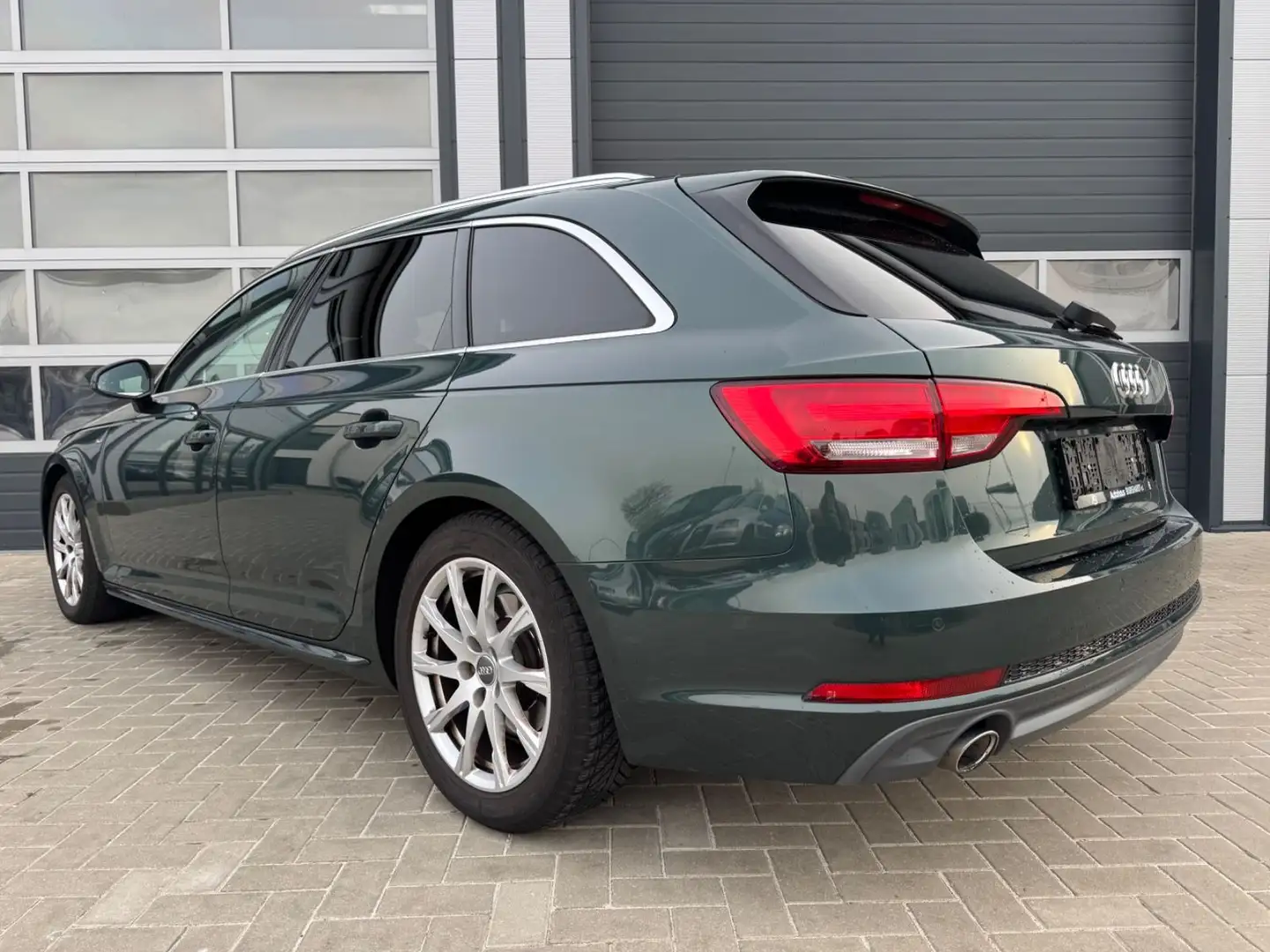 Audi A4 Avant 2.0TDI S-Line Xenon KLIMAAUTOM. Vert - 2
