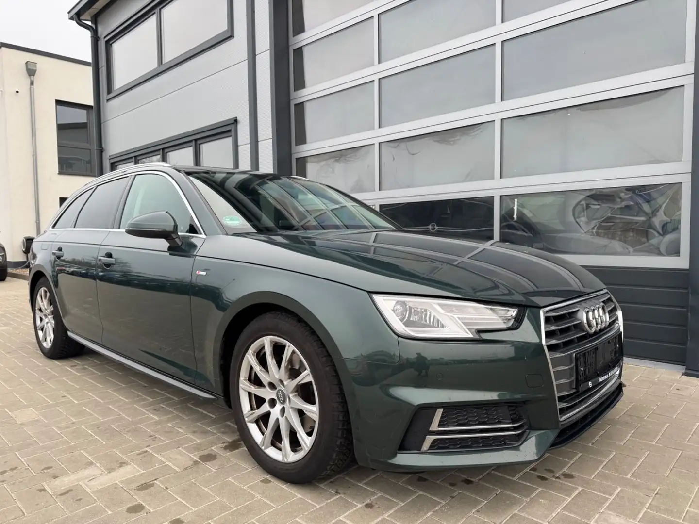 Audi A4 Avant 2.0TDI S-Line Xenon KLIMAAUTOM. Vert - 1