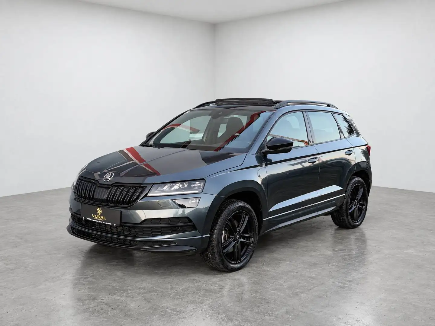 Skoda Karoq 2.0TDI DSG Sportline 4x4 | PANORAMA | Anhängerkupplung | Rückfahrkamera | Virtual Cockpit | Grau - 2