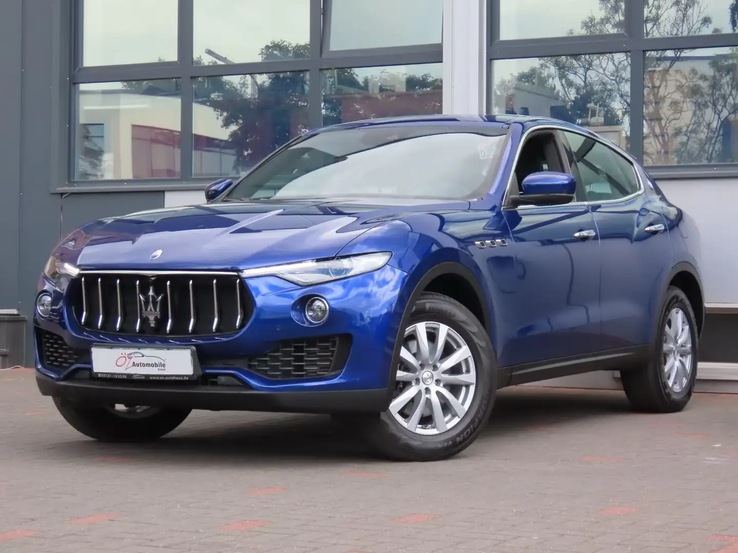 Maserati Levante Q4 3.0 V6 Autom. 360° Kamera Panorama Blau - 2