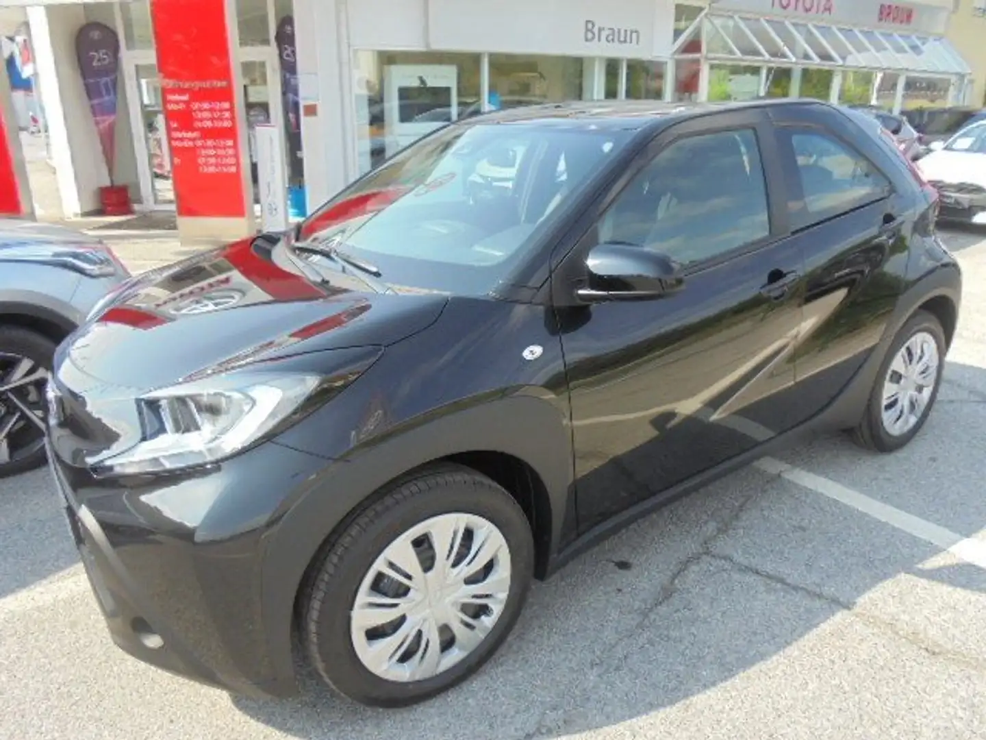 Toyota Aygo X Play Schwarz - 2