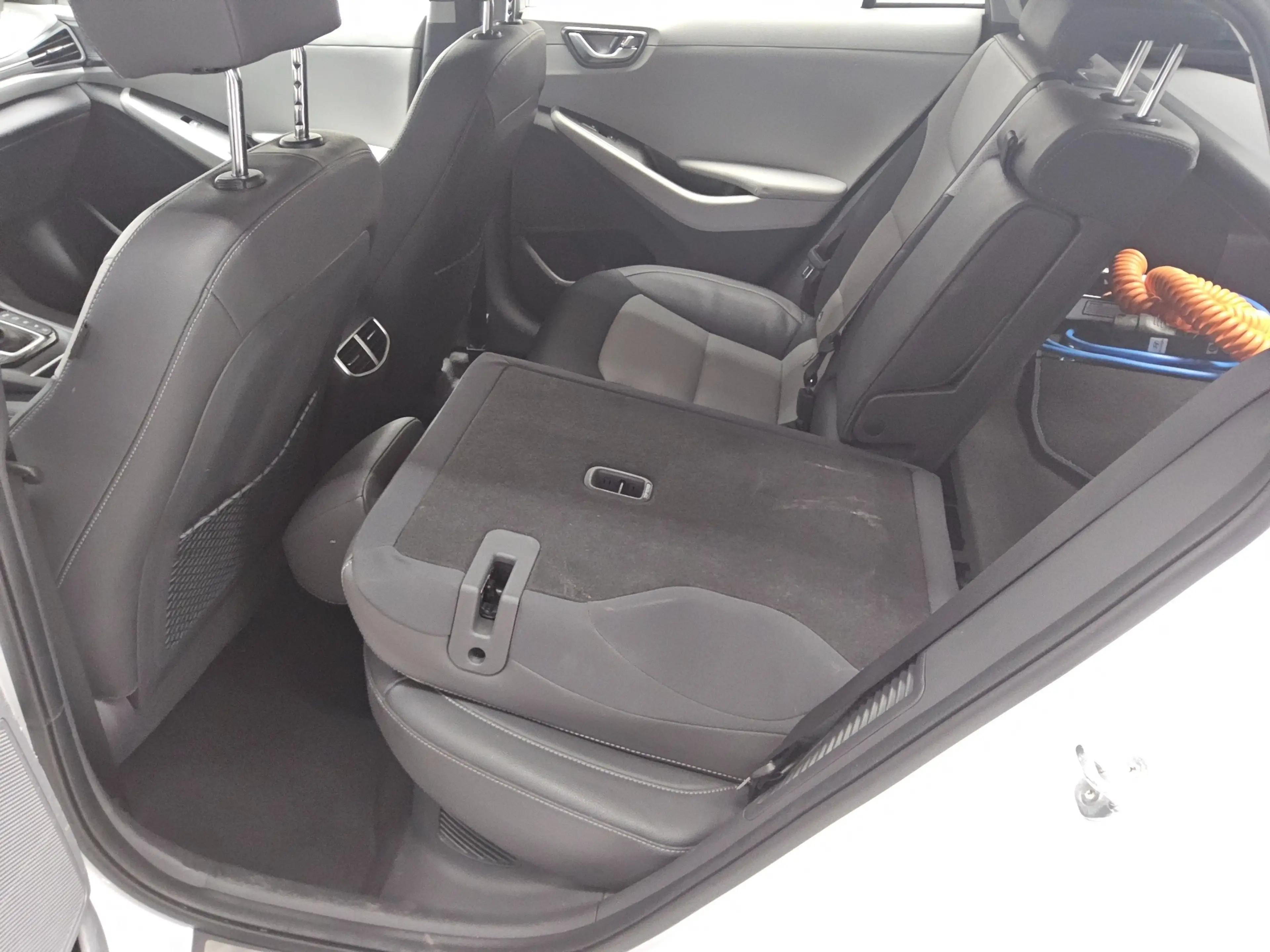Hyundai IONIQ IONIQ LEDER NAVI KLIMAAUT RADIO TEMPO MFL SHZ VC PDC ACC SOUND LED RfK AID — photo 13