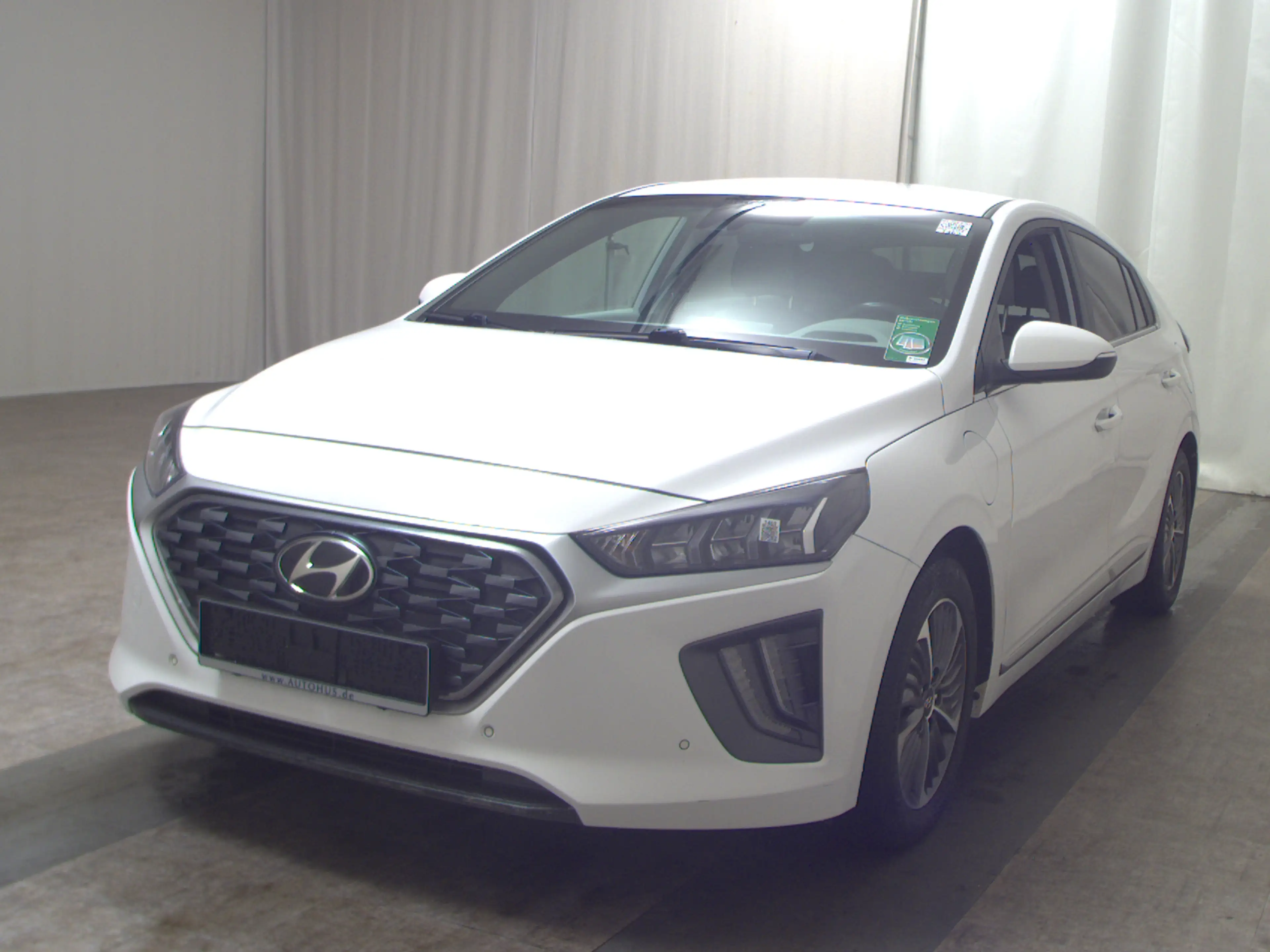 Hyundai IONIQ IONIQ LEDER NAVI KLIMAAUT RADIO TEMPO MFL SHZ VC PDC ACC SOUND LED RfK AID — photo 15