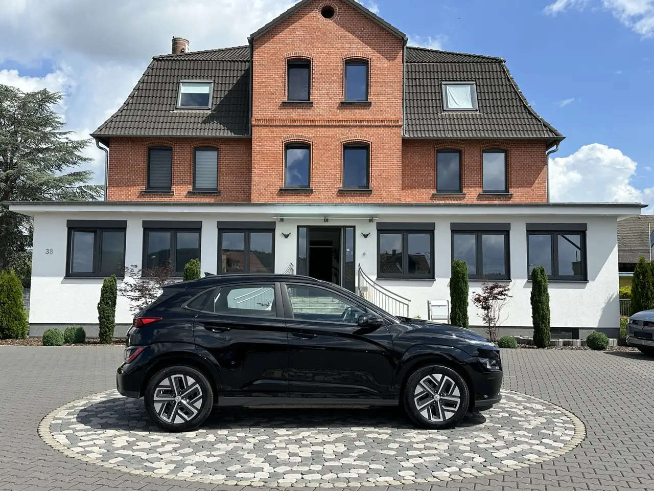 Hyundai KONA Select ACC SHZ CAM SMART-LINK 64KWh — photo 1 of 26