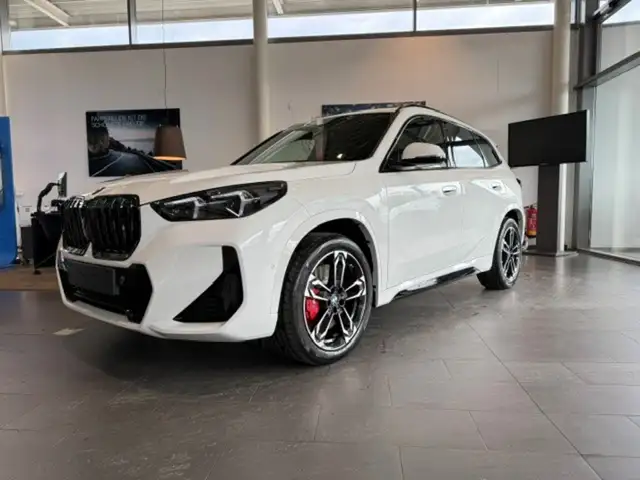 BMW X1 view 4