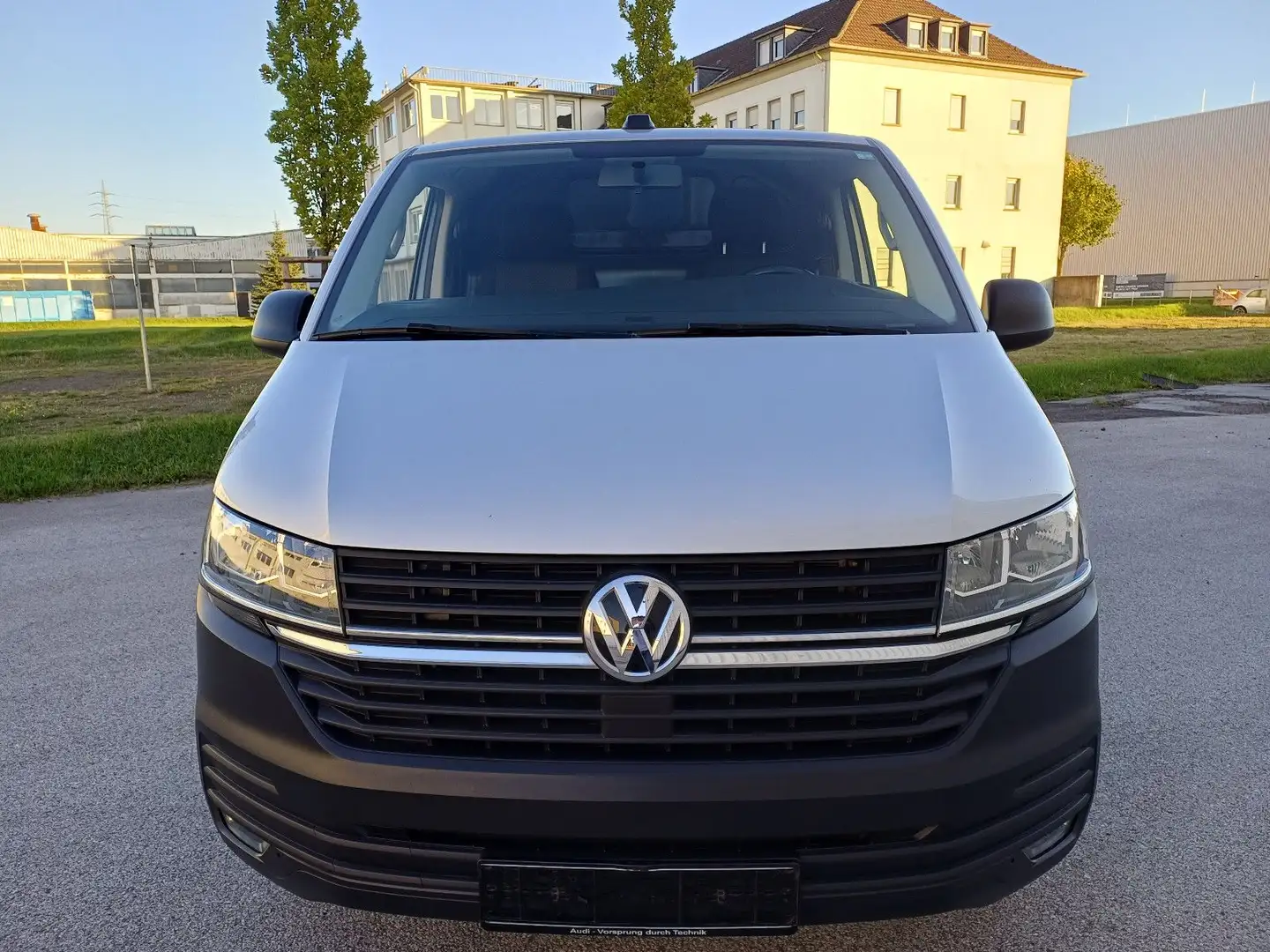 Volkswagen T6 Transporter Kasten lang/DSG/Navi/ACC/AHK Silber - 2