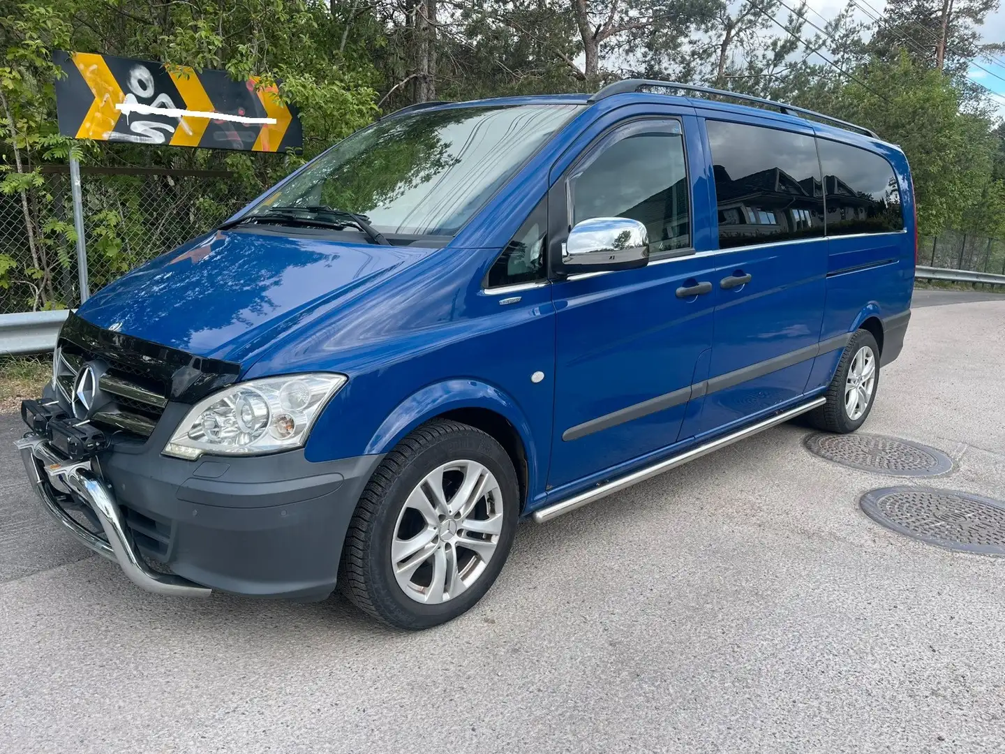 Mercedes-Benz Vito 2.1 CDI A2 4x4 Shuttle Blauw - 2