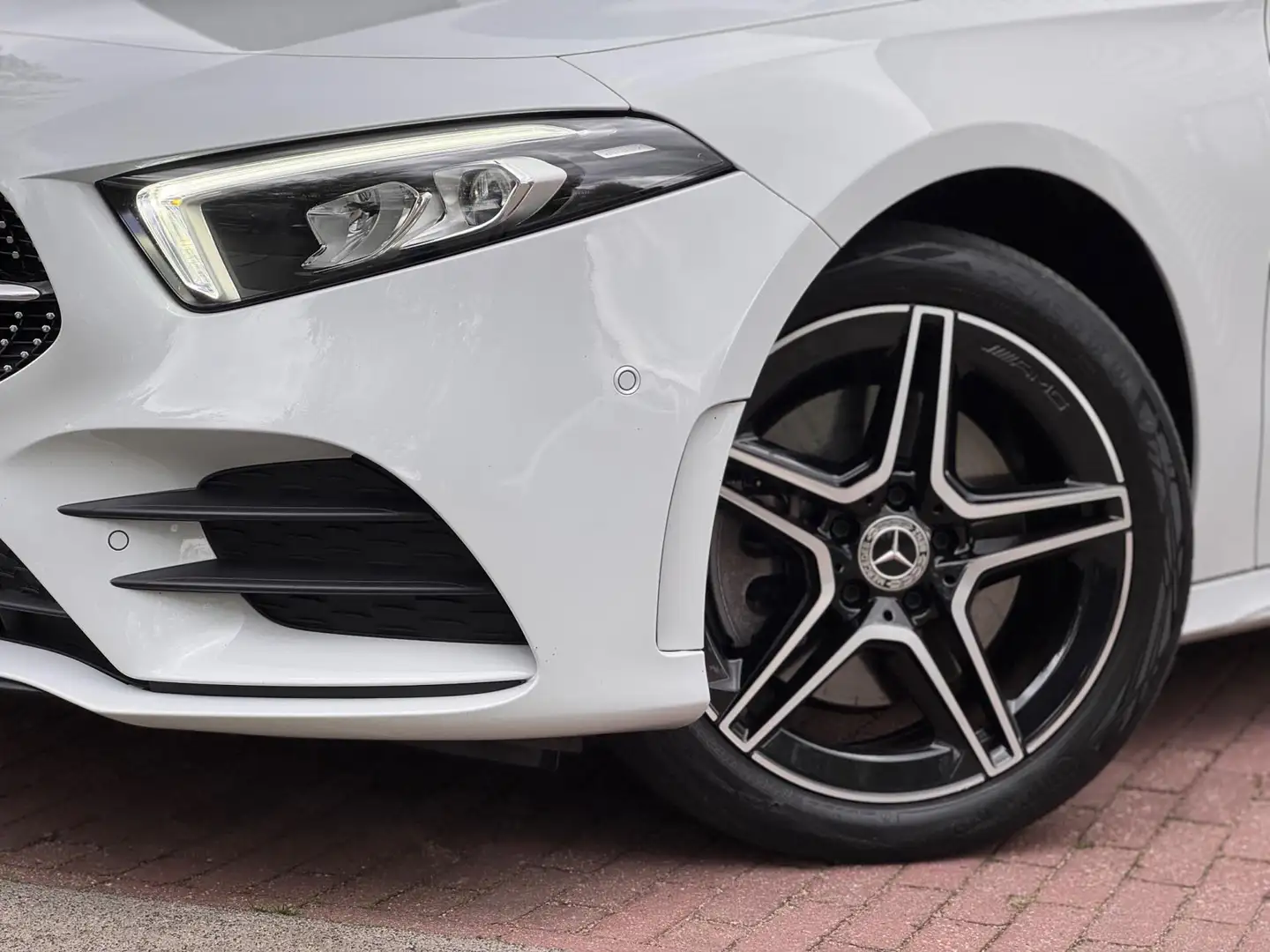 Mercedes-Benz A 250 e Business Solution AMG Pano/Sfeer/Camera Wit - 2