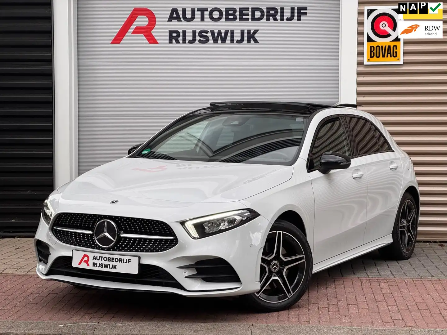 Mercedes-Benz A 250 e Business Solution AMG Pano/Sfeer/Camera Wit - 1