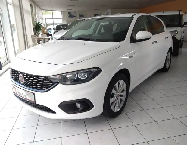 Fiat Tipo HB 1.4 T-Jet Lounge Sitzheizung Navigation