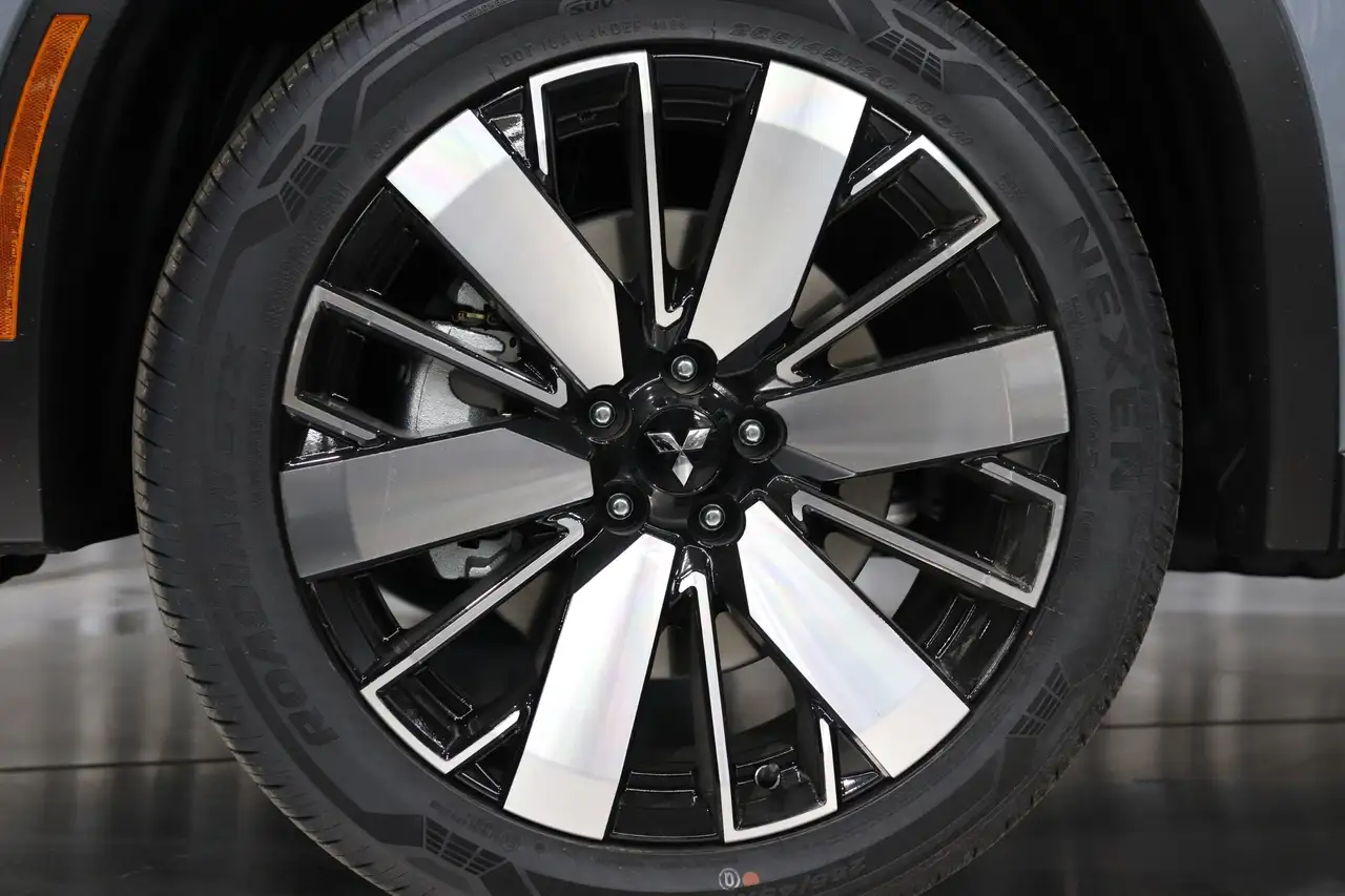 Mitsubishi Outlander снимка Mitsubishi Outlander