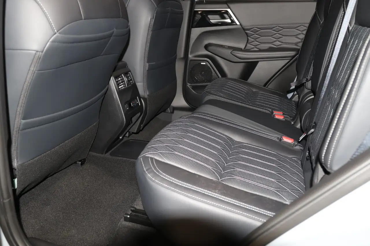 Mitsubishi Outlander снимка Mitsubishi Outlander