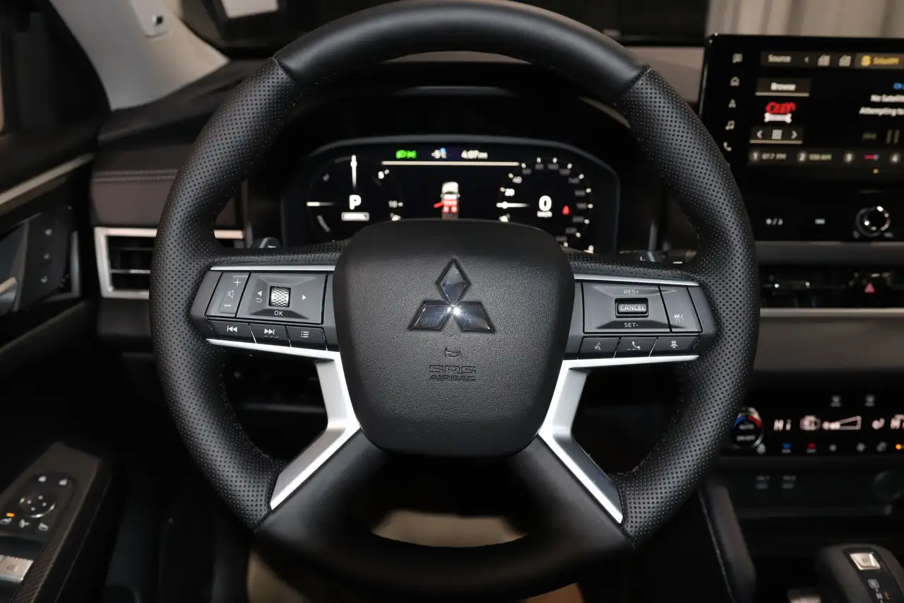 Mitsubishi Outlander снимка Mitsubishi Outlander