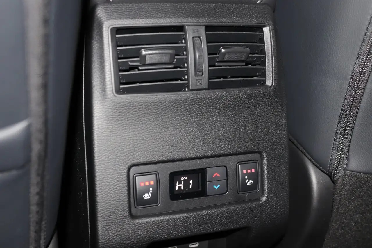 Mitsubishi Outlander снимка Mitsubishi Outlander
