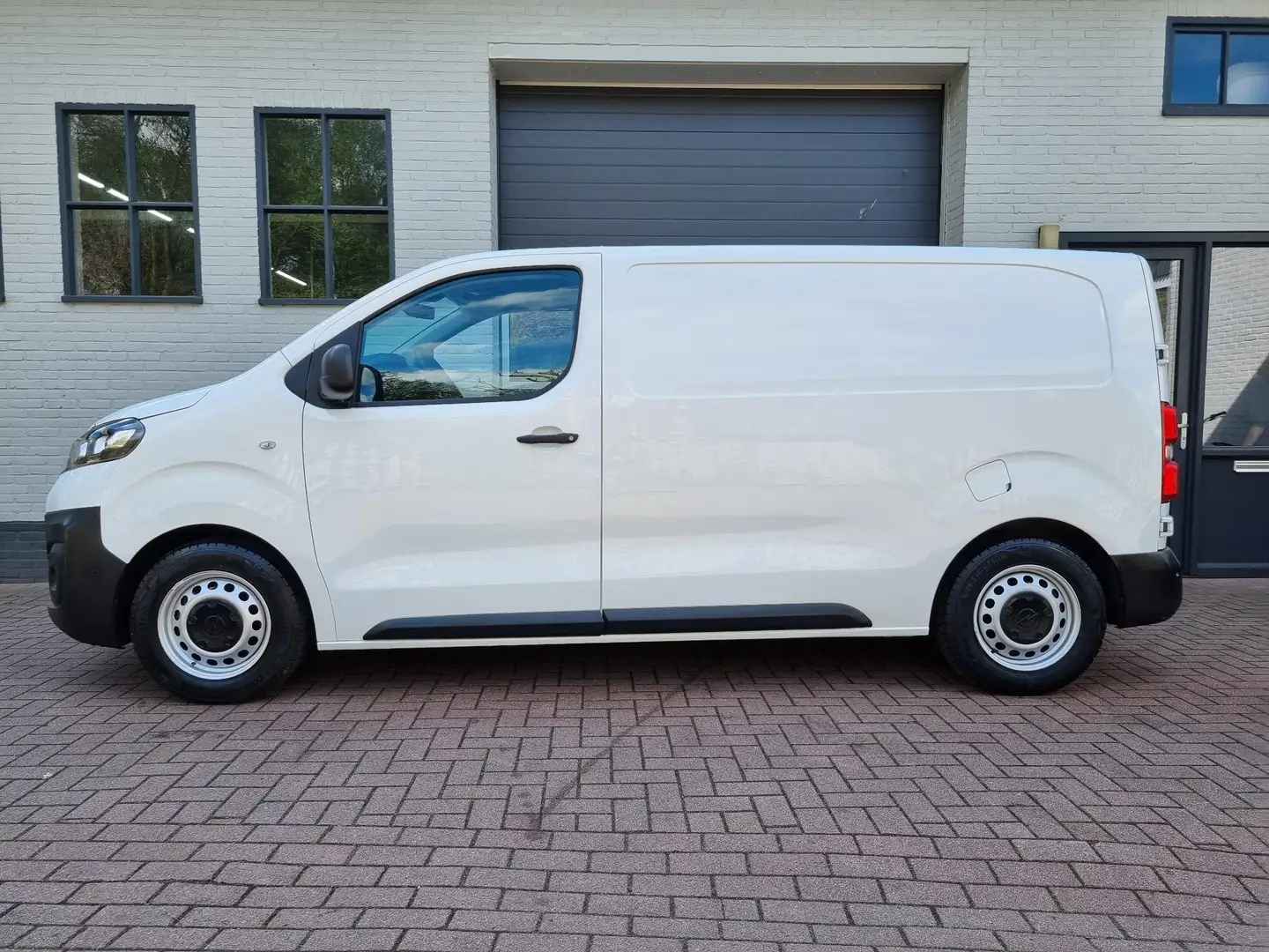 Opel Vivaro 2.0 CDTI L2H1 Edition AUT. / 3-PERS. /NAVI / CAMER - 2