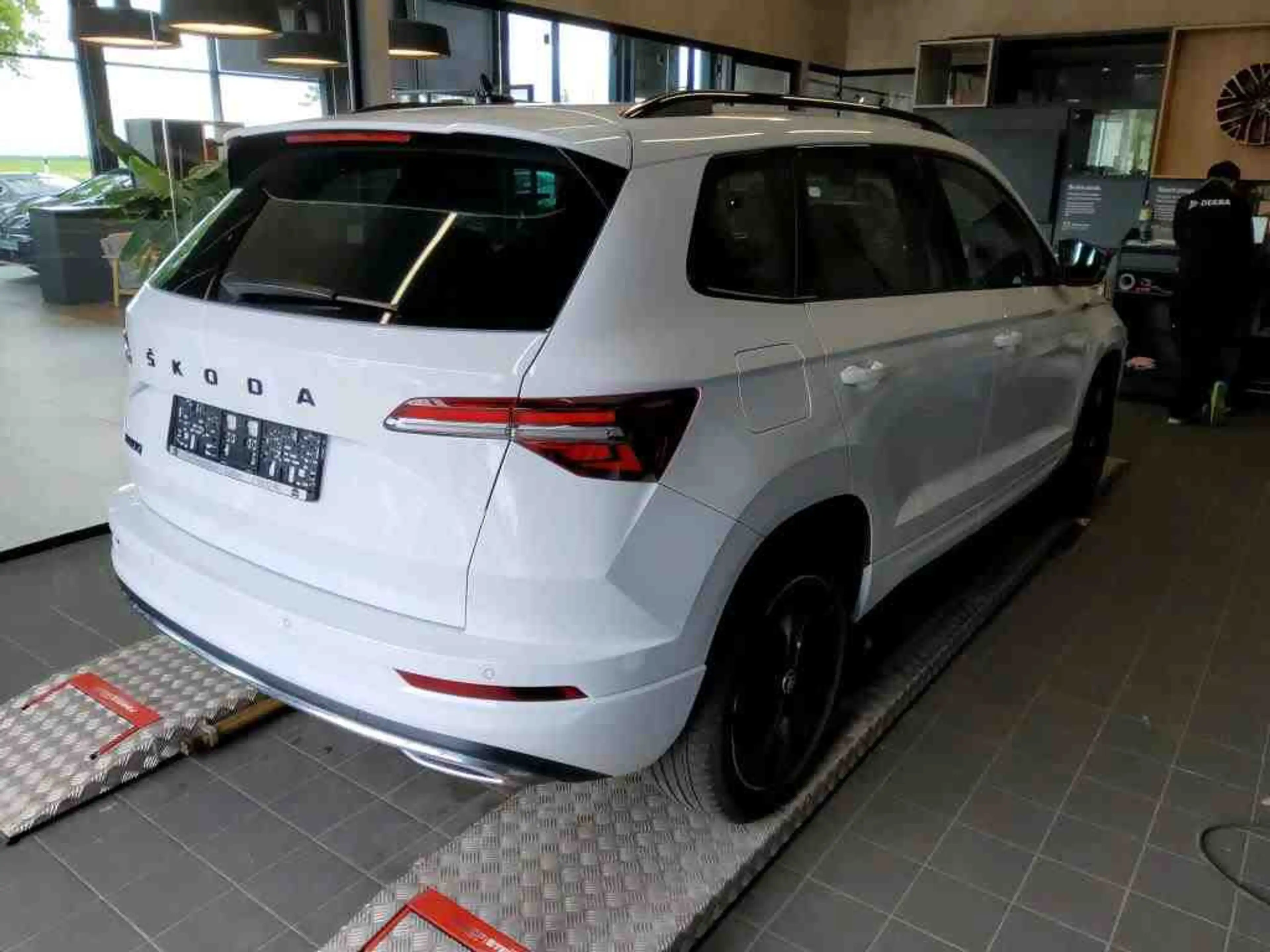 Skoda Karoq 1.5 TSI DSG SPORTLINE*MATRIX*KESSY*AHK*KAM — photo 2