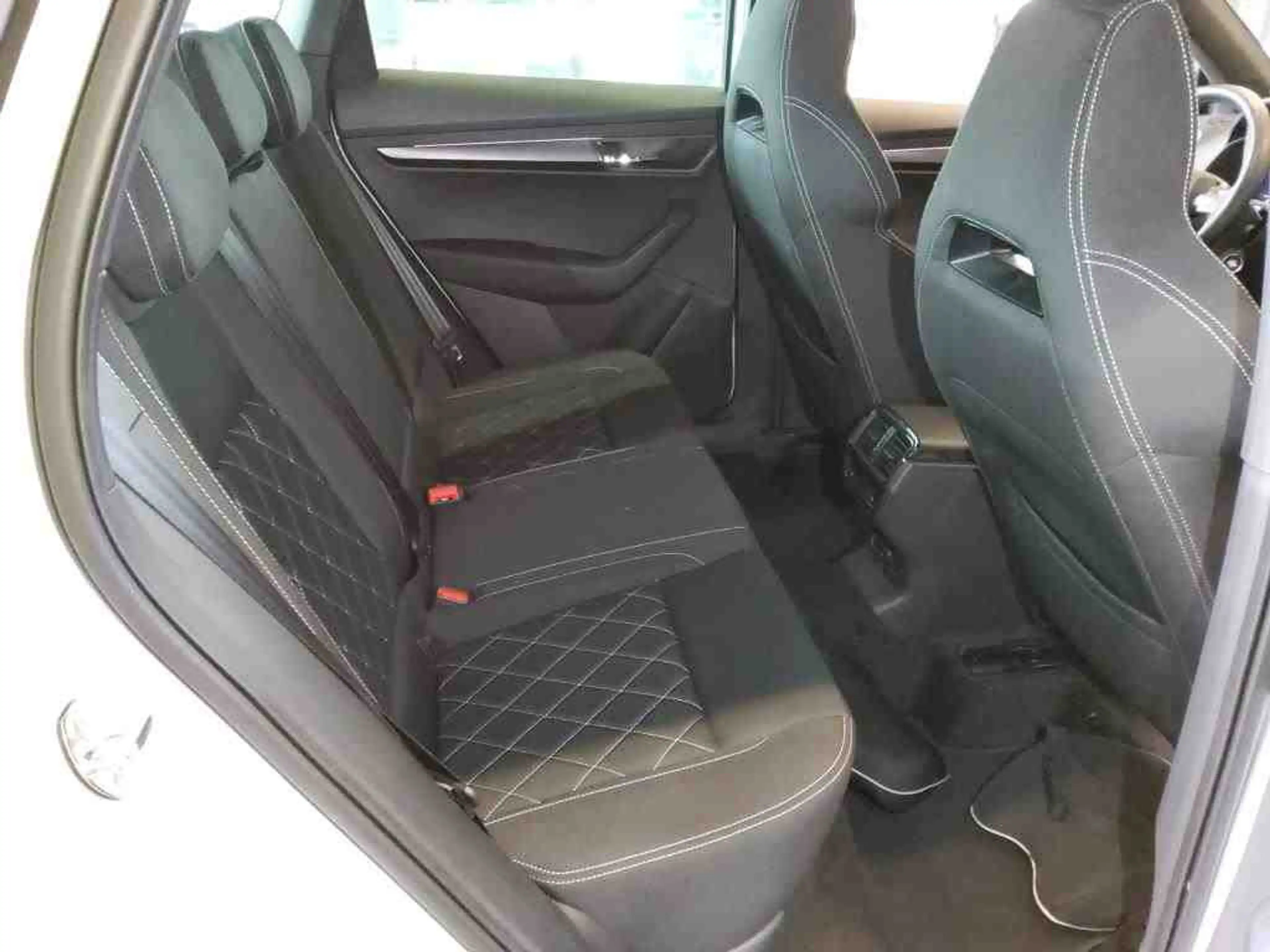 Skoda Karoq 1.5 TSI DSG SPORTLINE*MATRIX*KESSY*AHK*KAM — photo 7