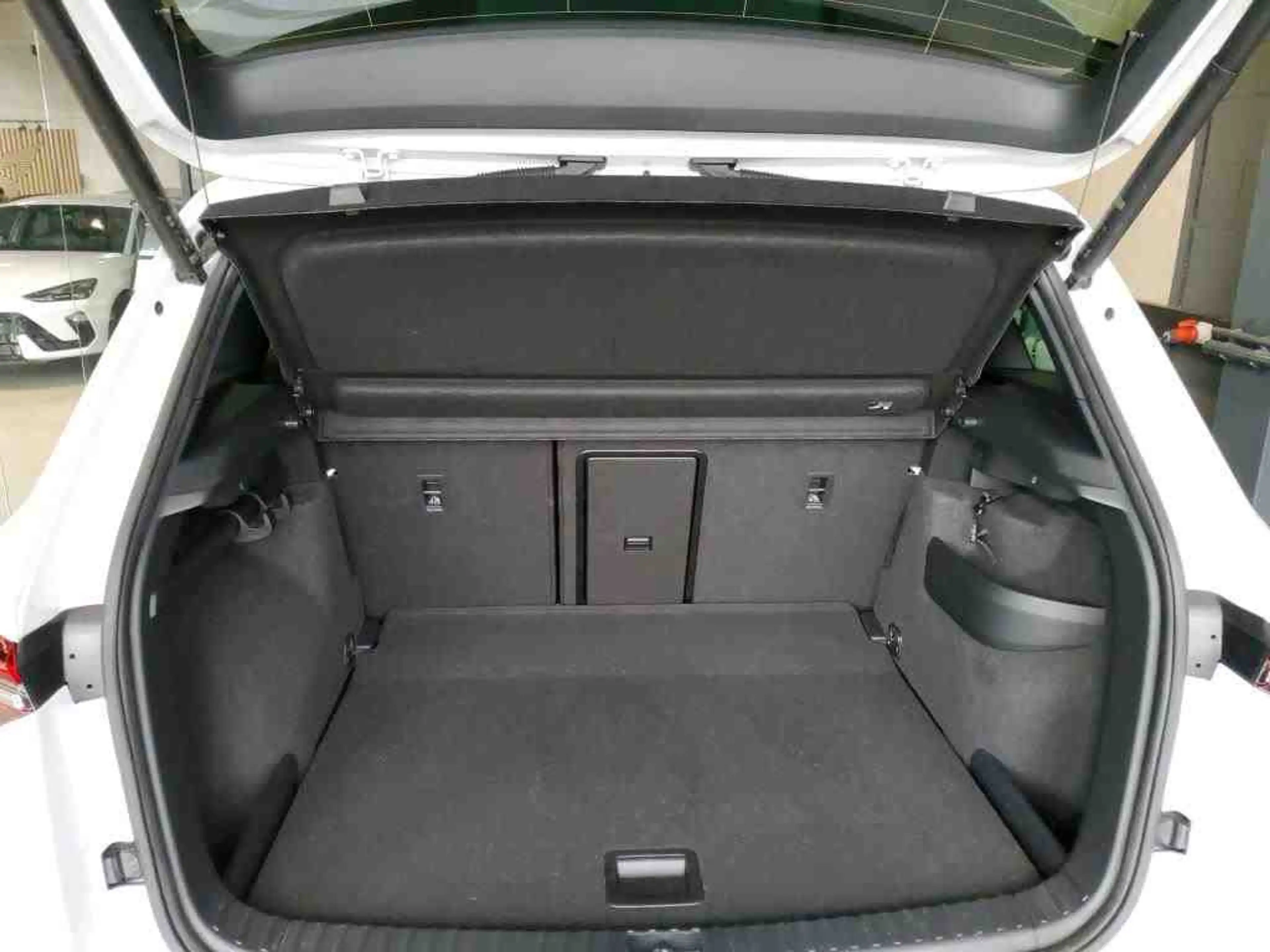 Skoda Karoq 1.5 TSI DSG SPORTLINE*MATRIX*KESSY*AHK*KAM — photo 8