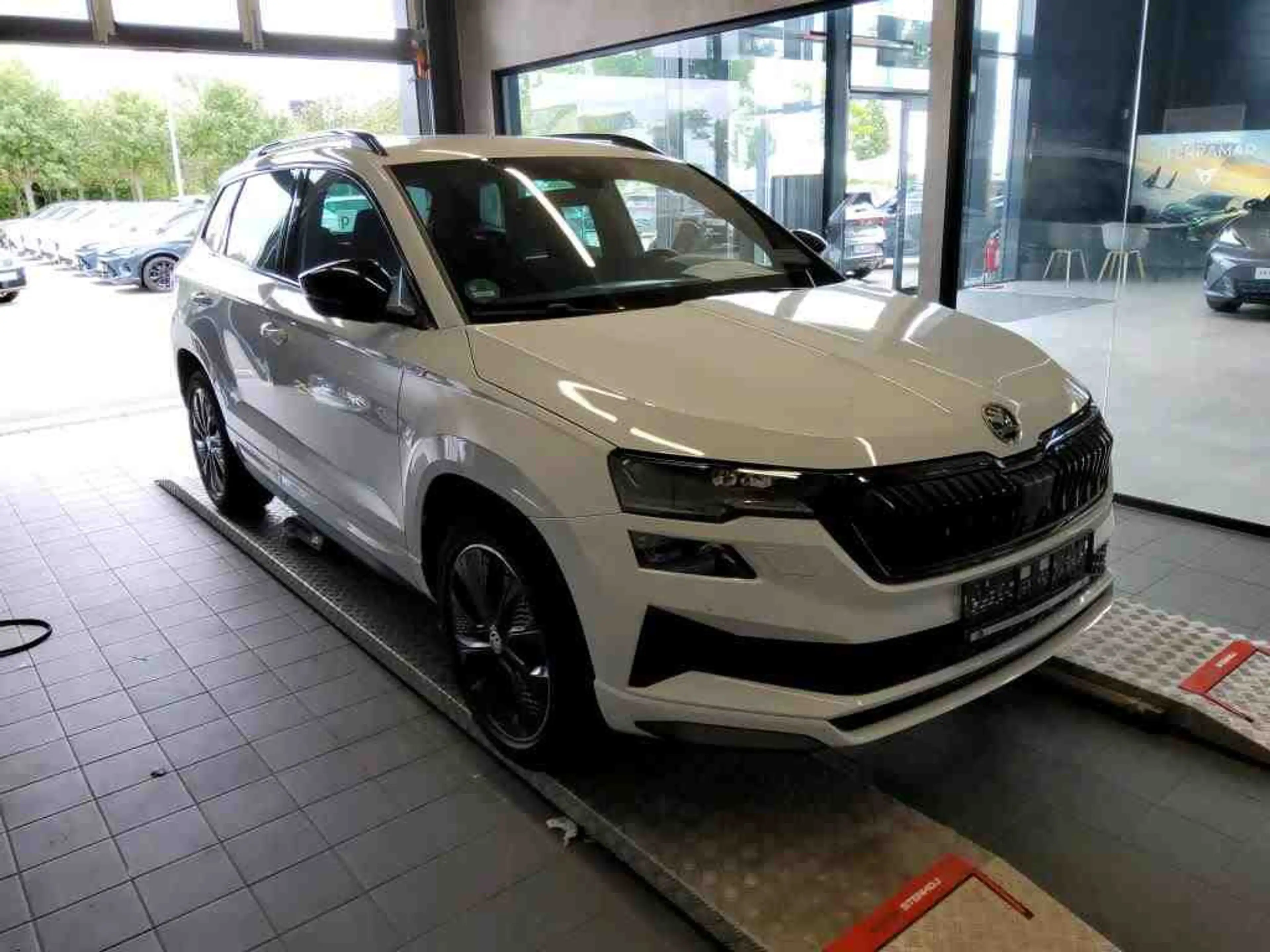 Skoda Karoq 1.5 TSI DSG SPORTLINE*MATRIX*KESSY*AHK*KAM — photo 3