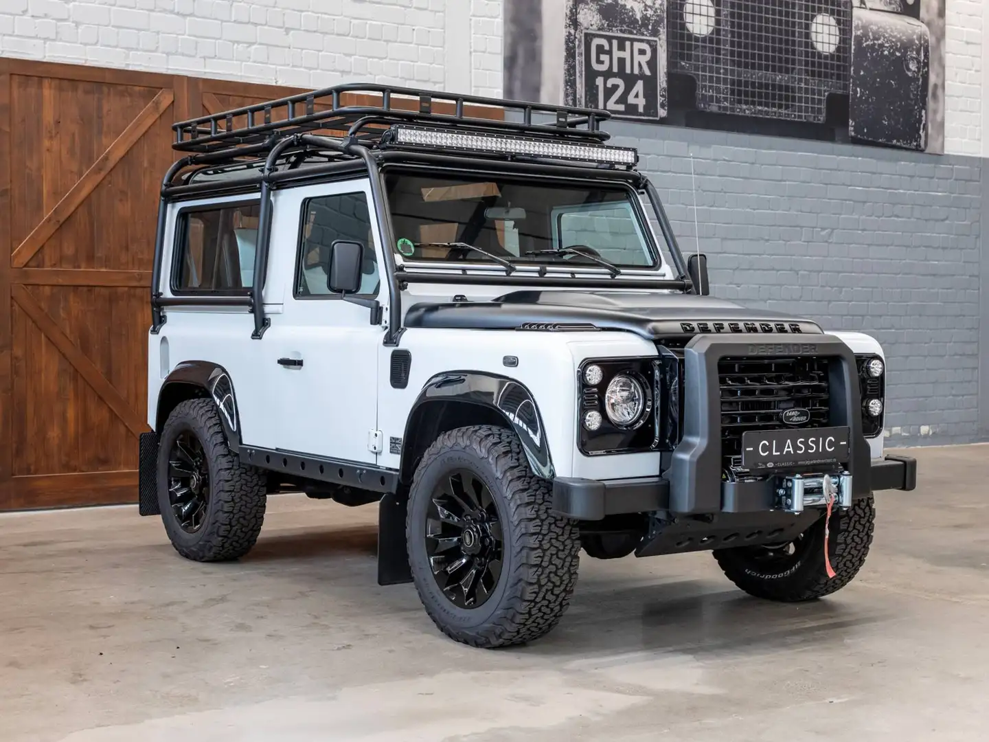 Land Rover Defender 90 STATION WORKS V8 Weiß - 1