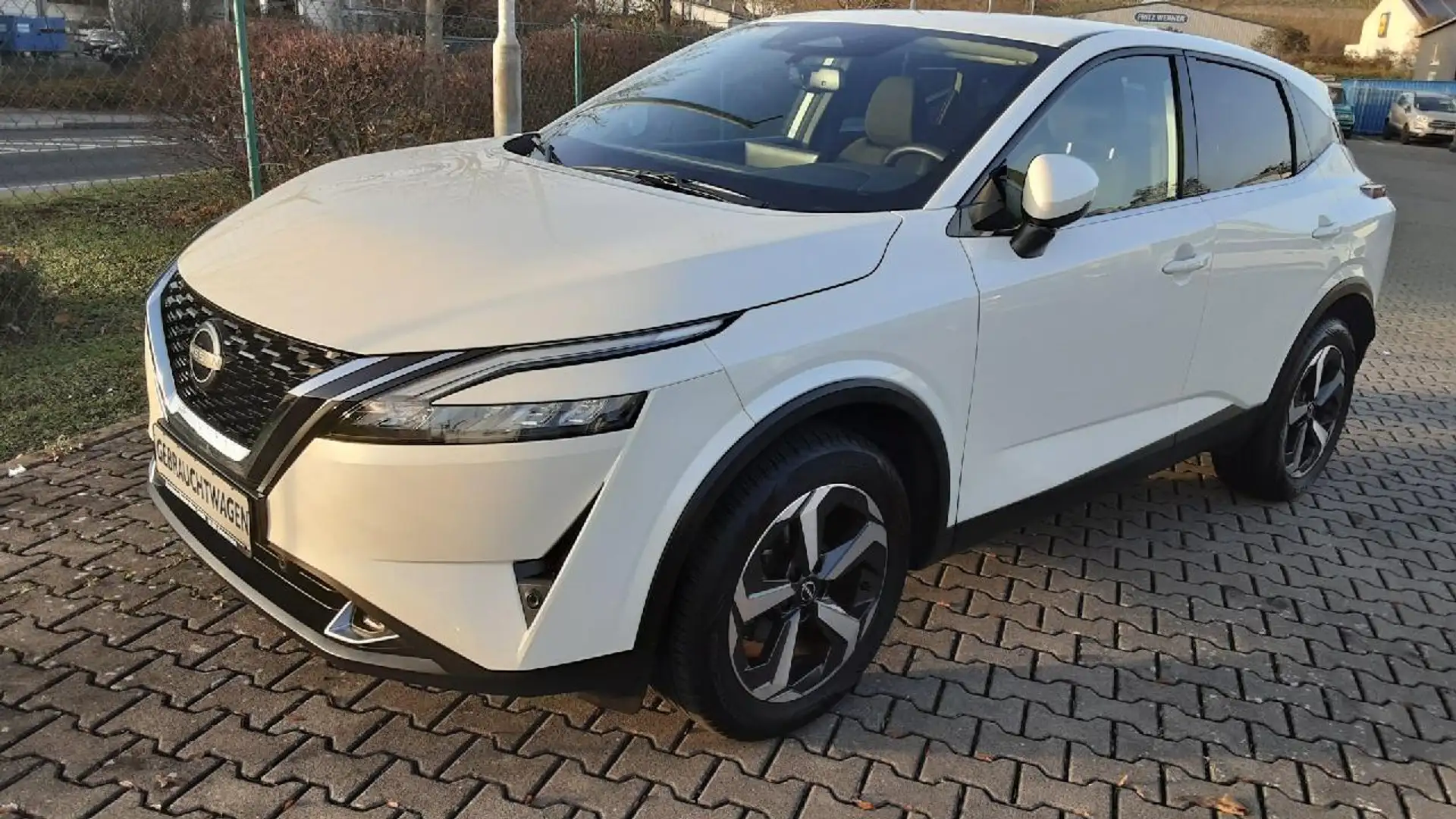 Nissan Qashqai N-Connecta *beh.FS,SHZ,Kamera,Navi,Ganzjahresr,* Weiß - 1
