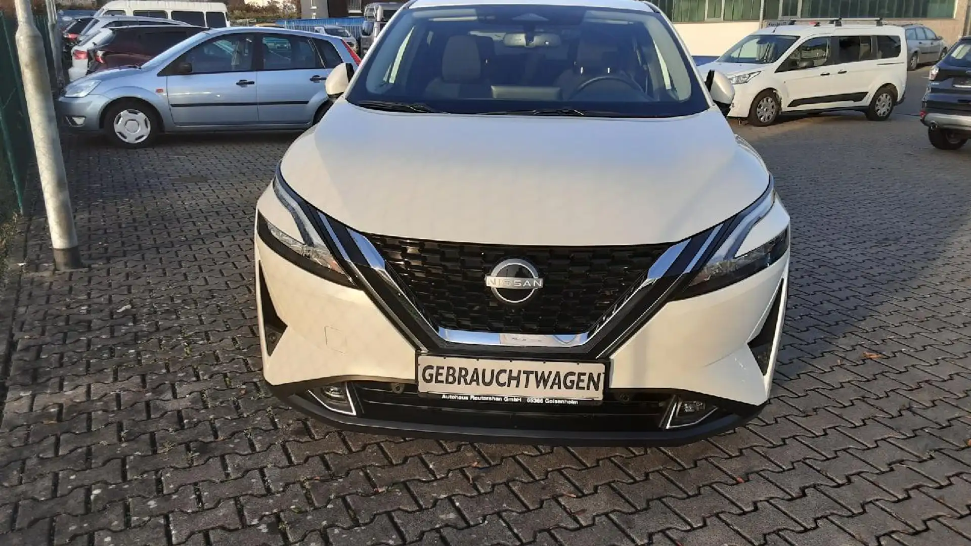 Nissan Qashqai N-Connecta *beh.FS,SHZ,Kamera,Navi,Ganzjahresr,* Weiß - 2