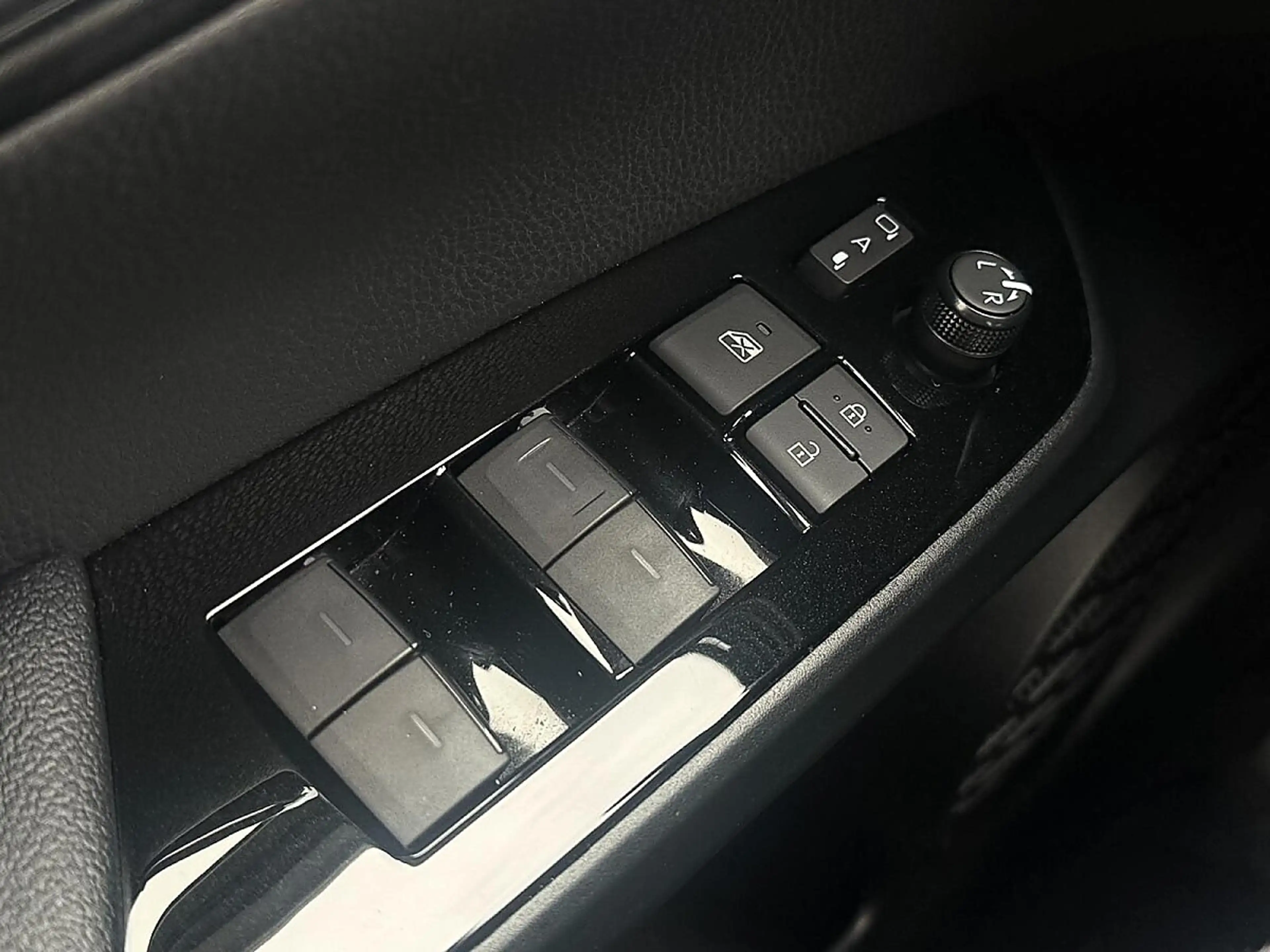 Toyota Prius 1,8 VVT-i Hybrid Lounge  | 1.BESITZ | ALLRAD | — photo 15