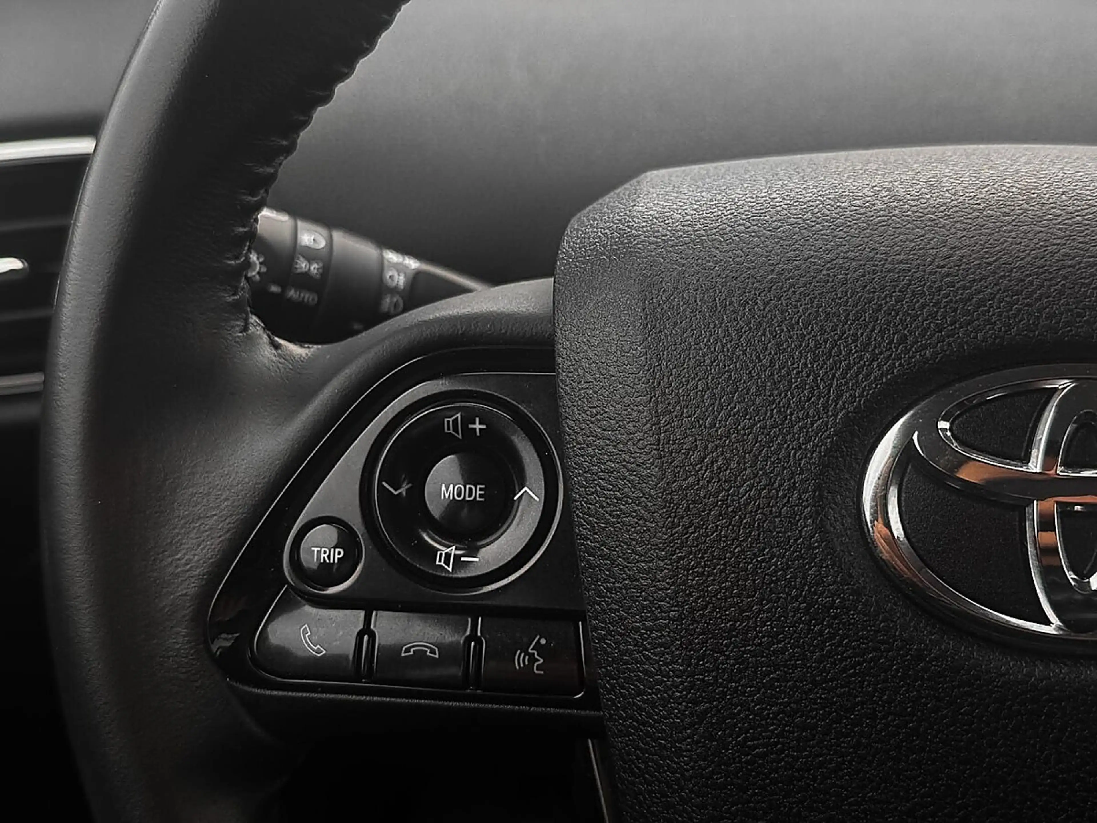 Toyota Prius 1,8 VVT-i Hybrid Lounge  | 1.BESITZ | ALLRAD | — photo 11