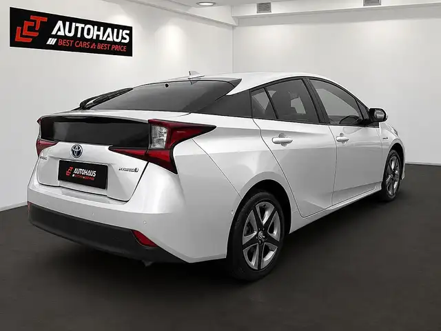 Toyota Prius view 6