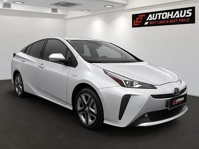 Toyota Prius view 4