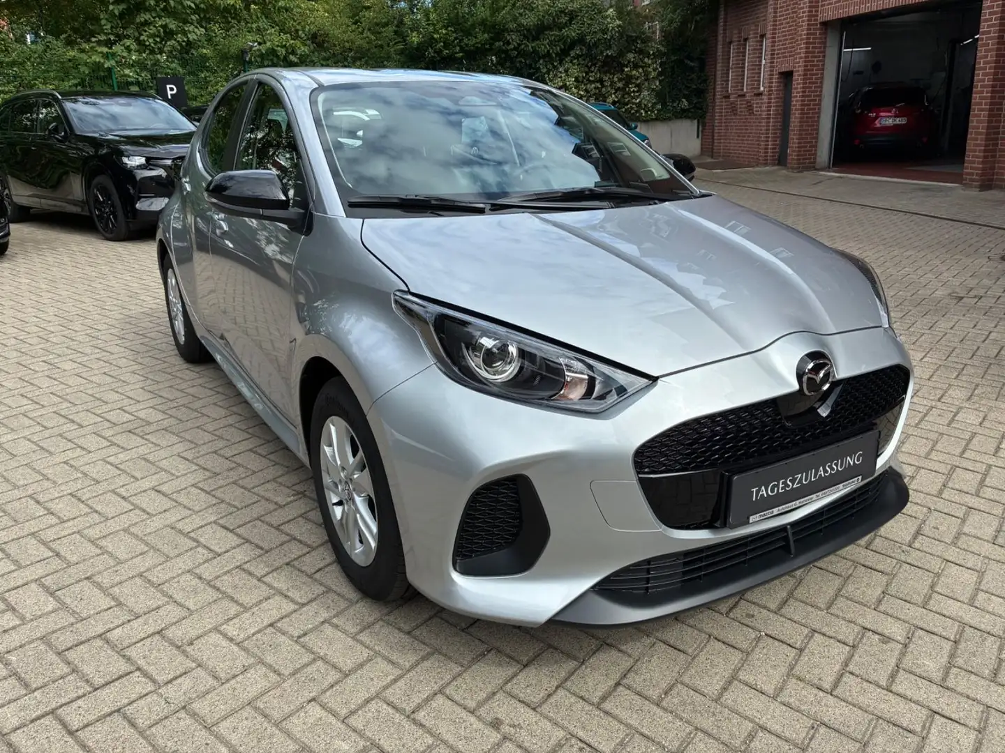 Mazda 2 Hybrid VVT-i 116 e-CVT FWD CENTRE-LINE Argent - 1