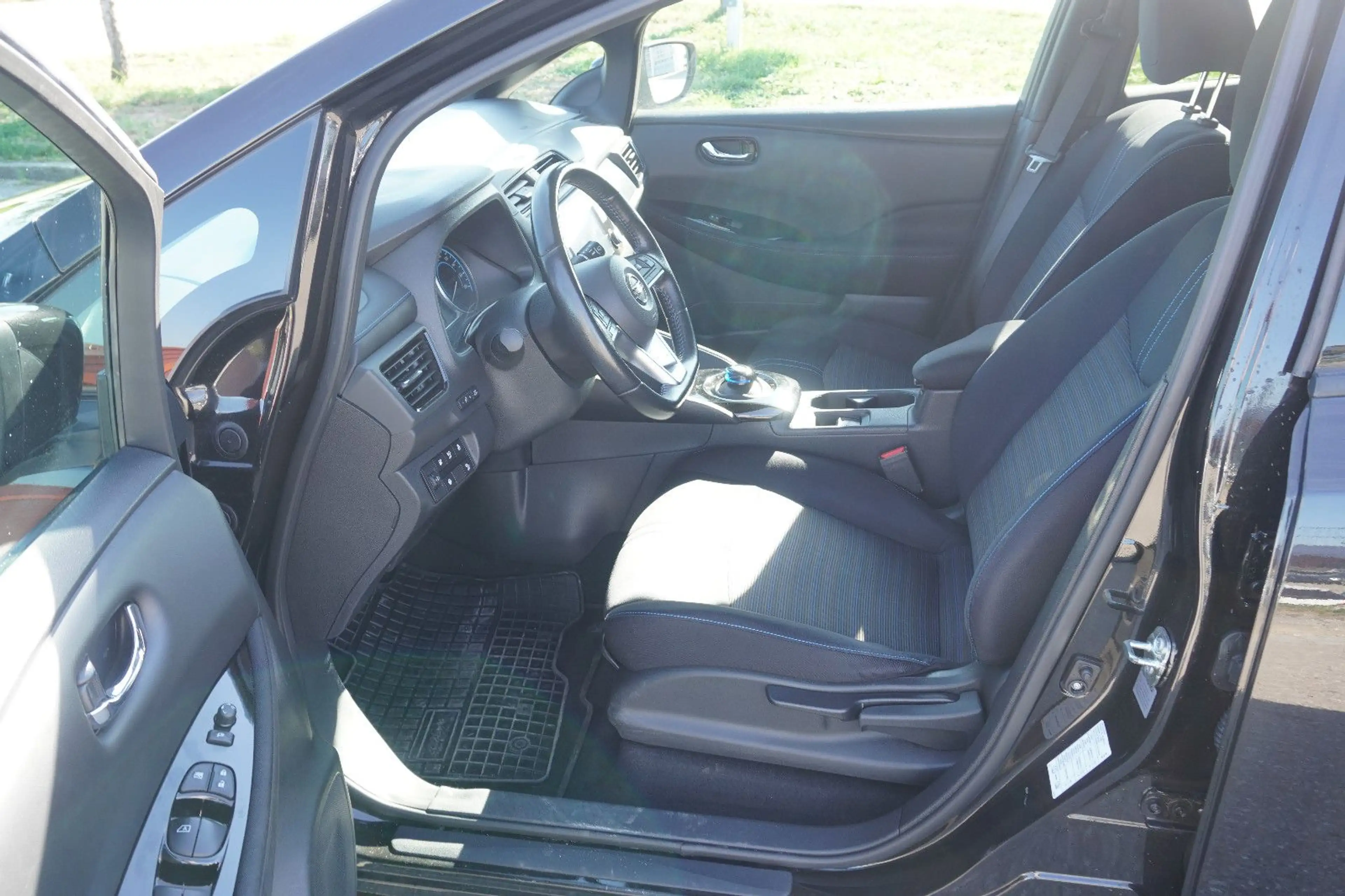 Nissan Leaf N-Connecta 40kWh NAV ACC CAM360 1.Hd — photo 10