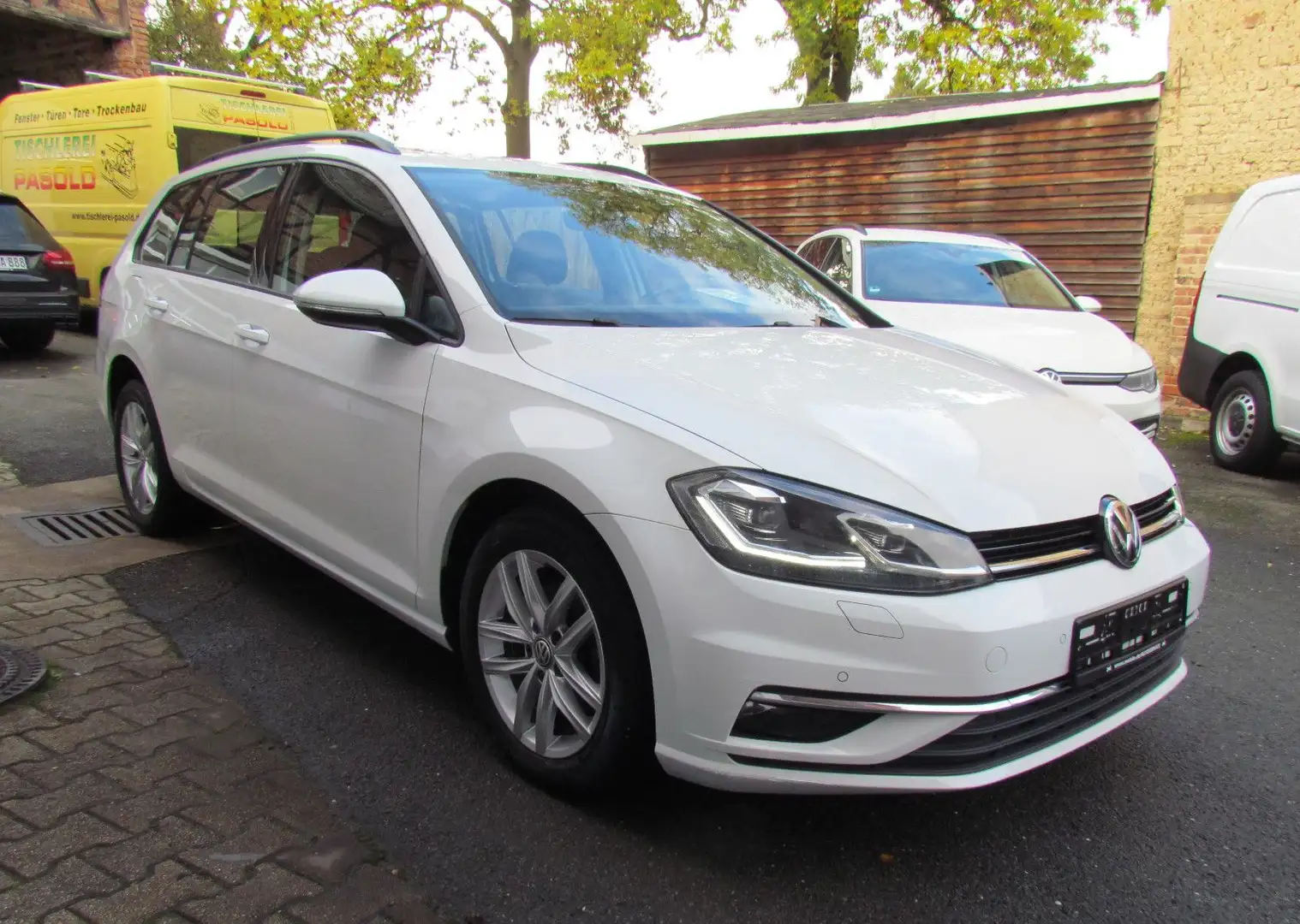 Volkswagen Golf 1.6 TDI** Comfortline**LED/Navi/Panorama Weiß - 1