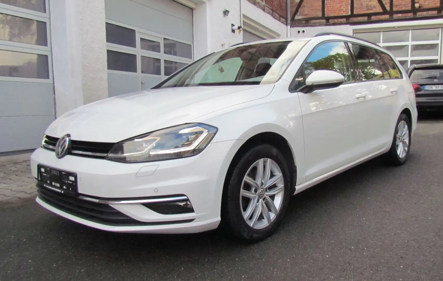 Volkswagen Golf 1.6 TDI** Comfortline**LED/Navi/Panorama Weiß - 2