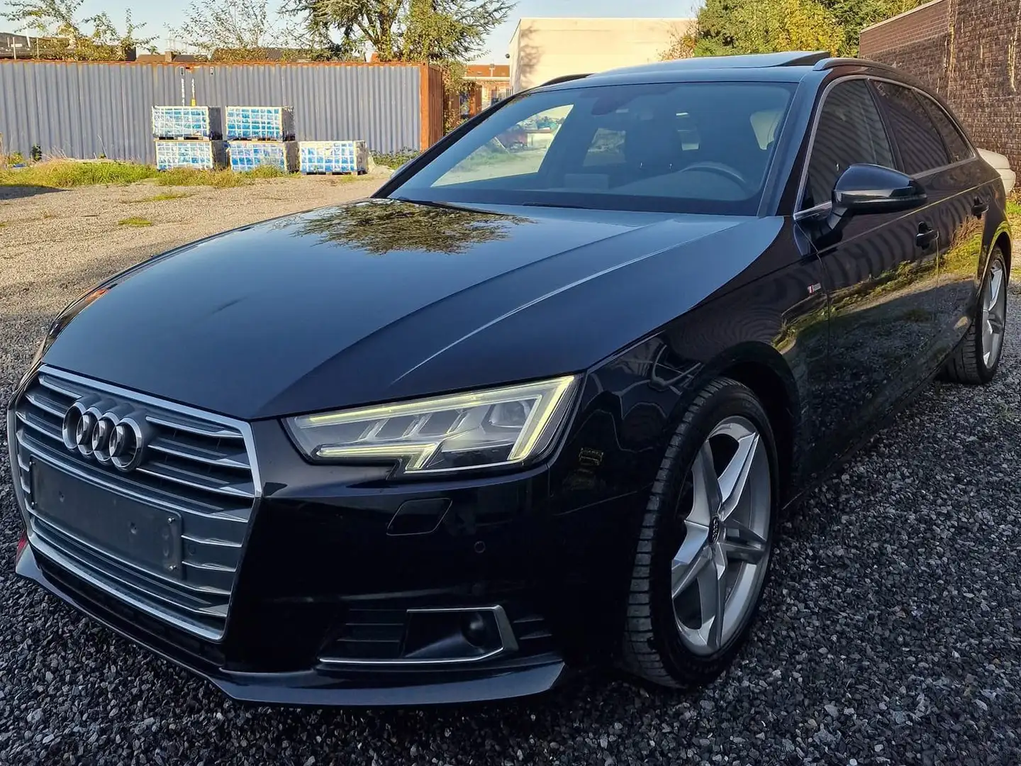 Audi A4 Avant 2.0 TDi ultra S tronic // 3x S-Line // Pano Schwarz - 1