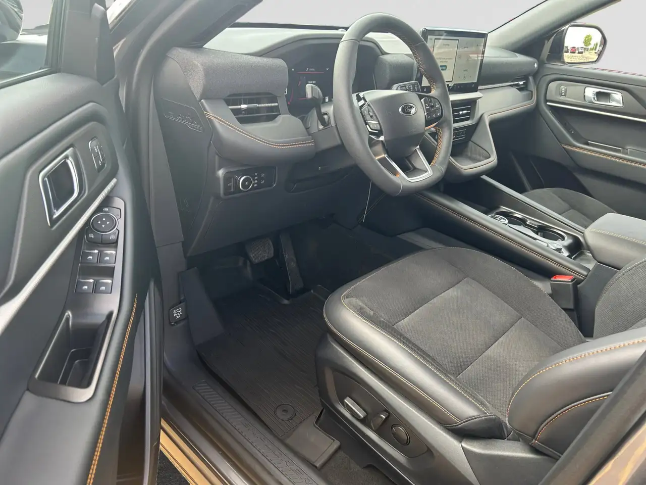 Ford Explorer photo Ford Explorer