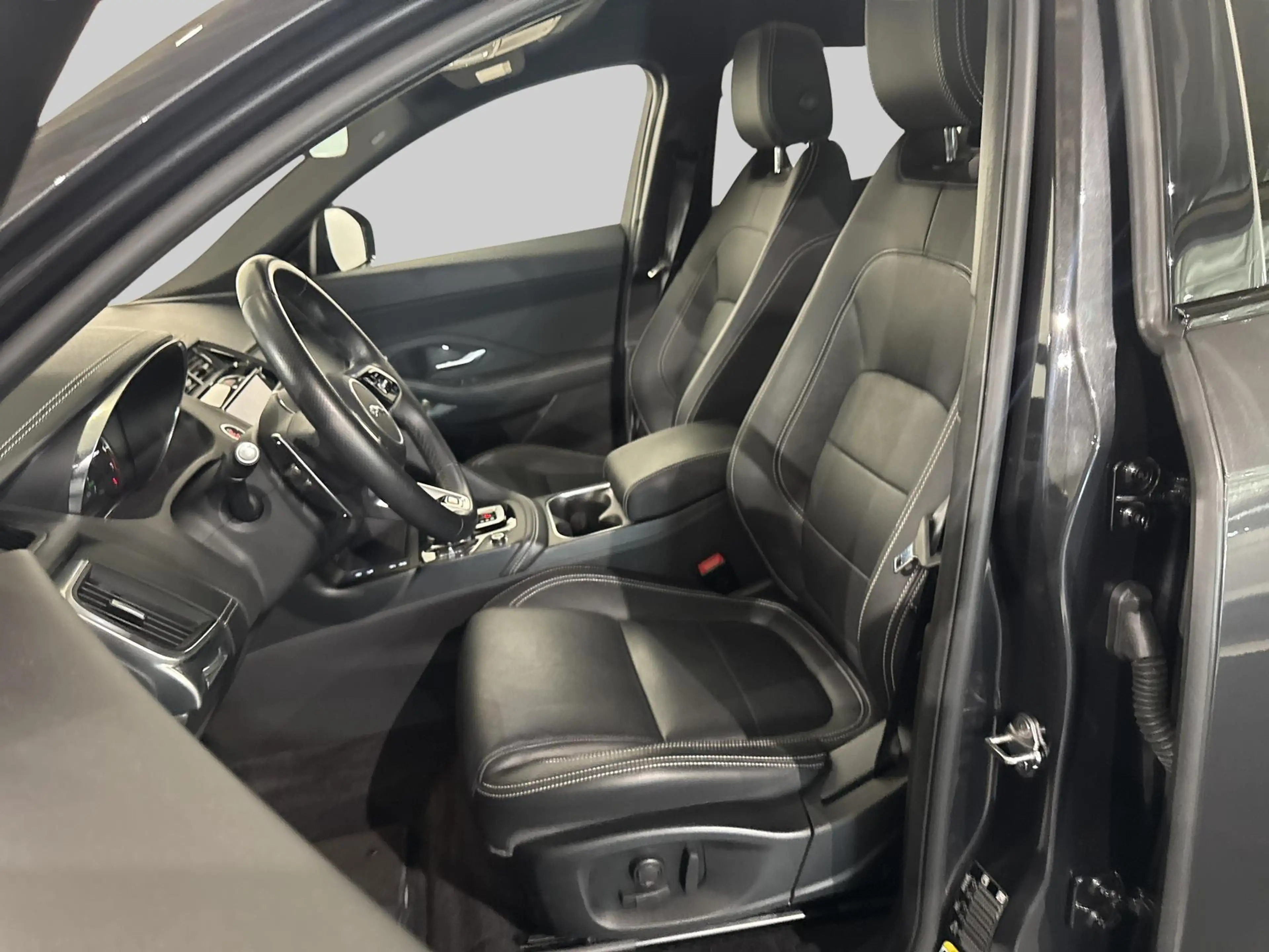 Jaguar E-Pace 1.5 P300e AWD R-Dynamic HSE | Android Auto | Apple — photo 12