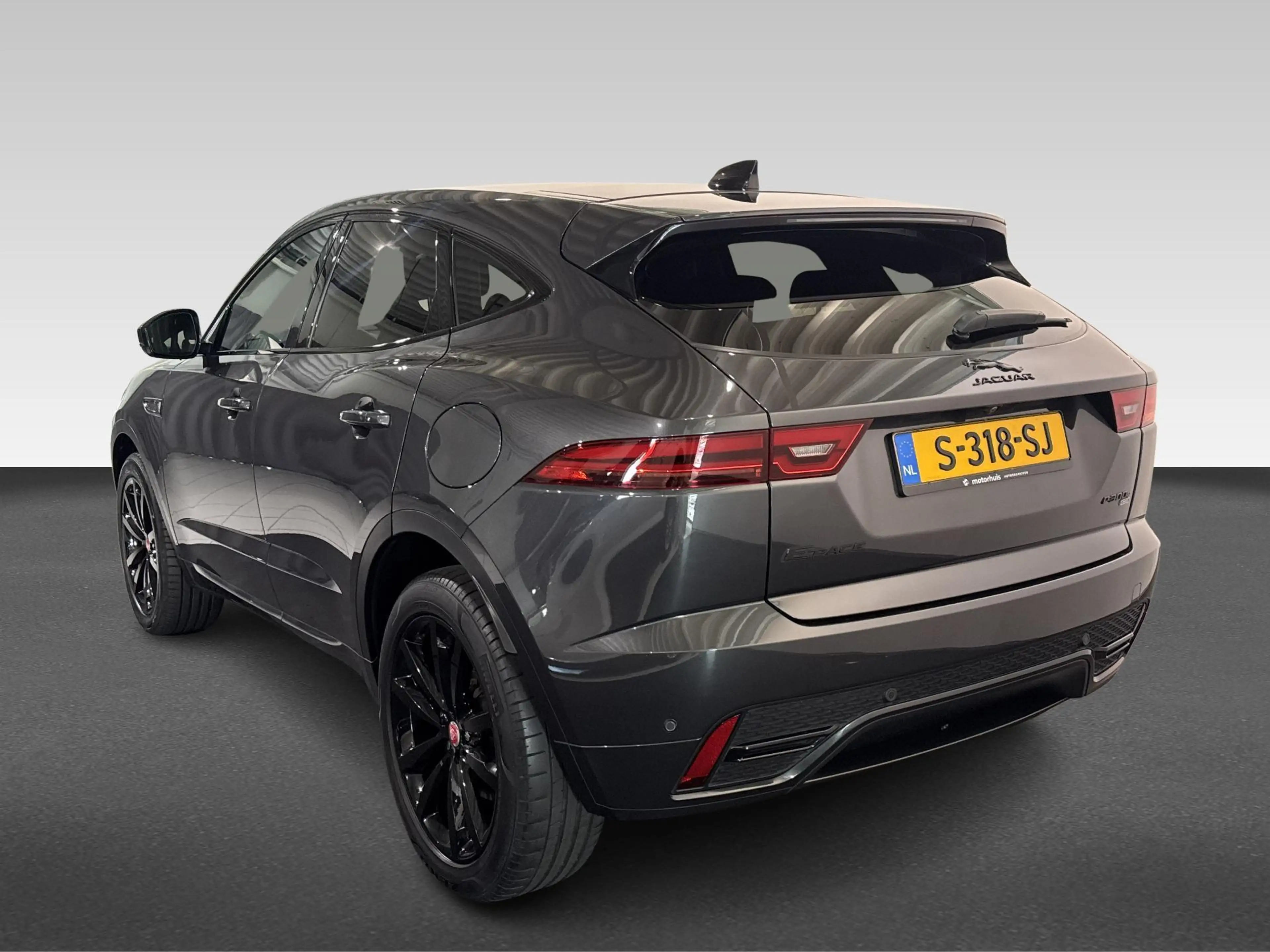 Jaguar E-Pace 1.5 P300e AWD R-Dynamic HSE | Android Auto | Apple — photo 3