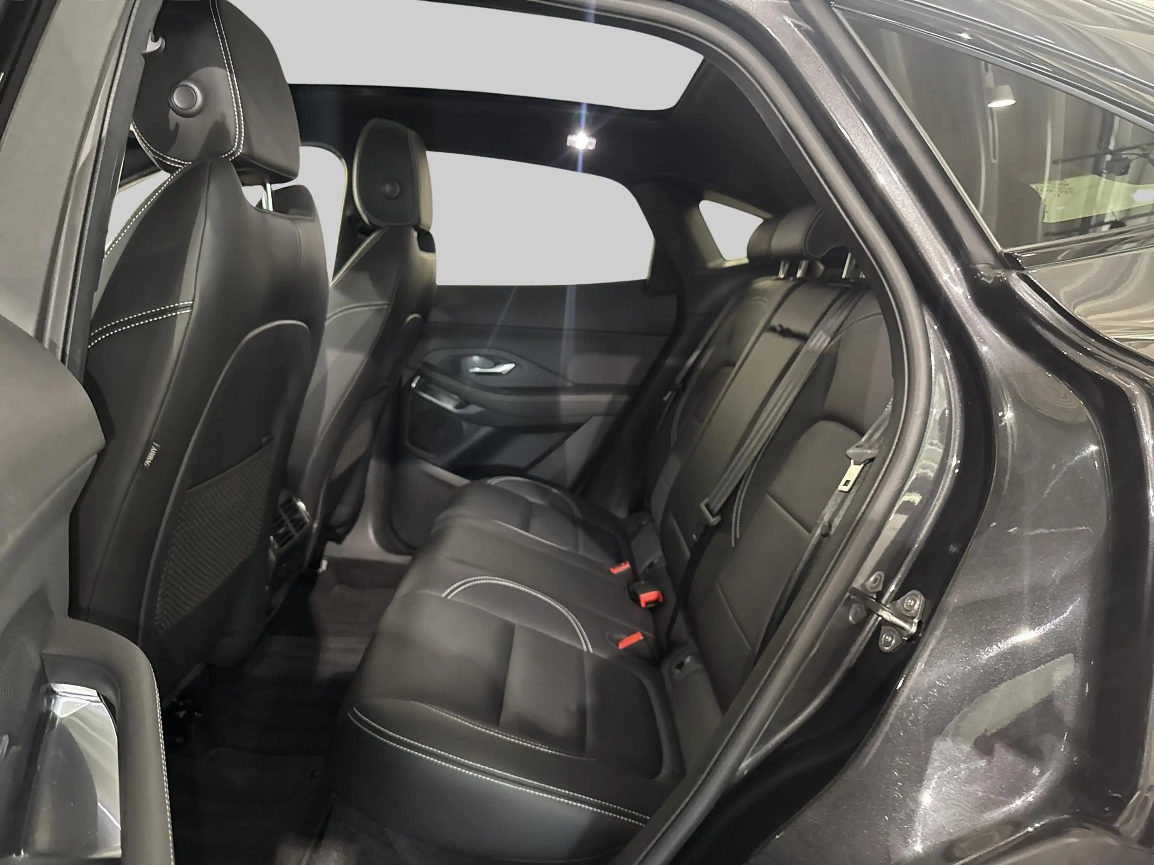Jaguar E-Pace 1.5 P300e AWD R-Dynamic HSE | Android Auto | Apple — photo 6