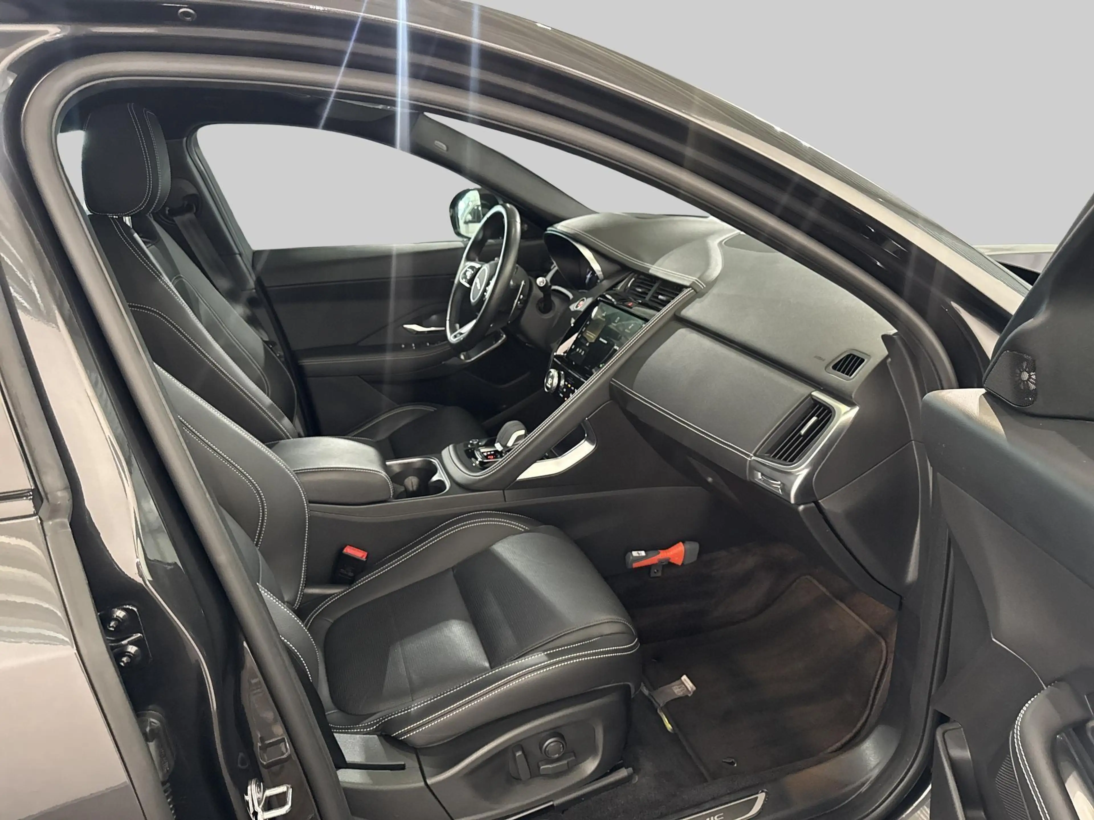 Jaguar E-Pace 1.5 P300e AWD R-Dynamic HSE | Android Auto | Apple — photo 13