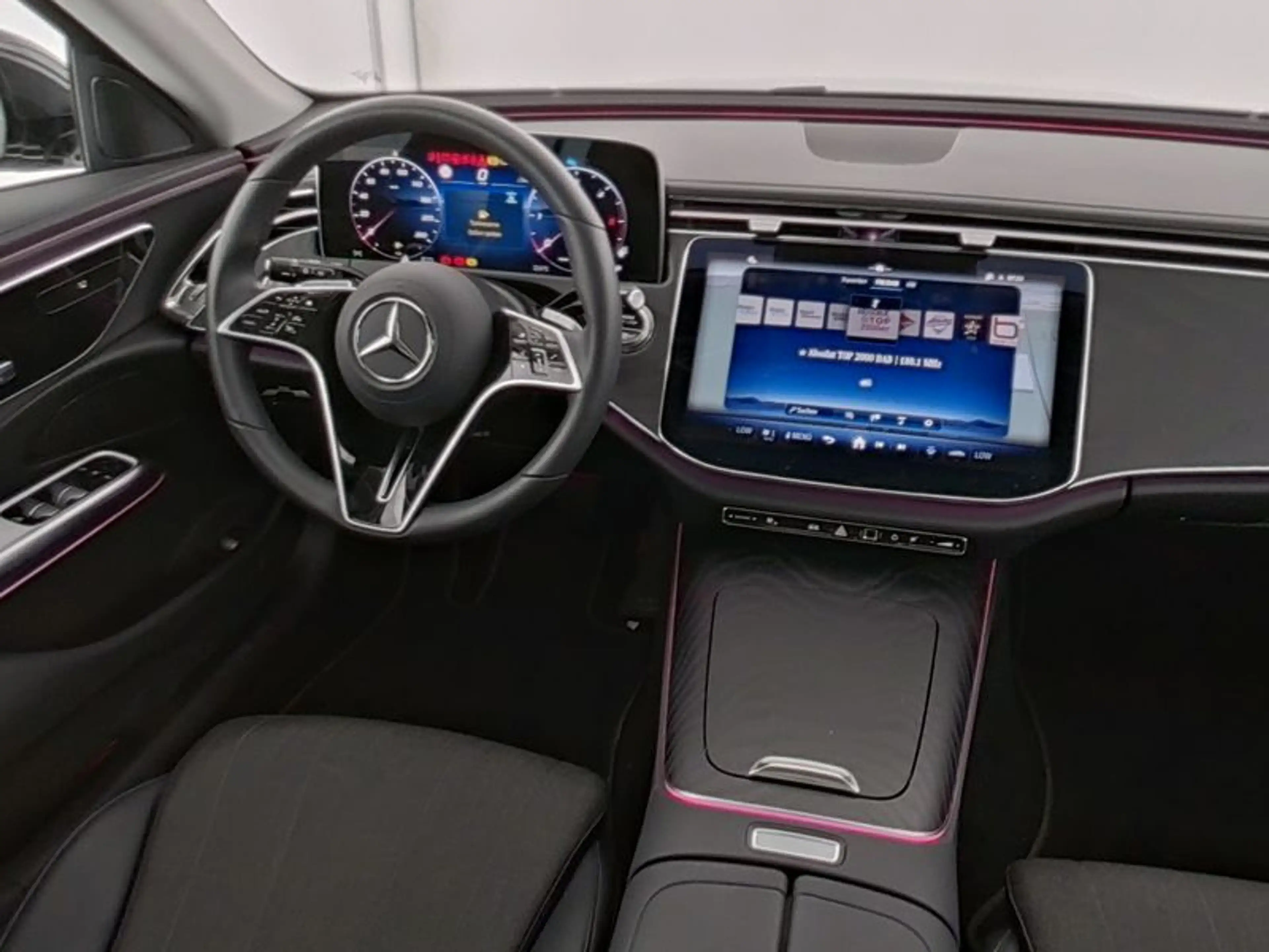 Mercedes-Benz E 220 d T PANO/AHK/LED/DIST/WP/RFK/KEYL — photo 6