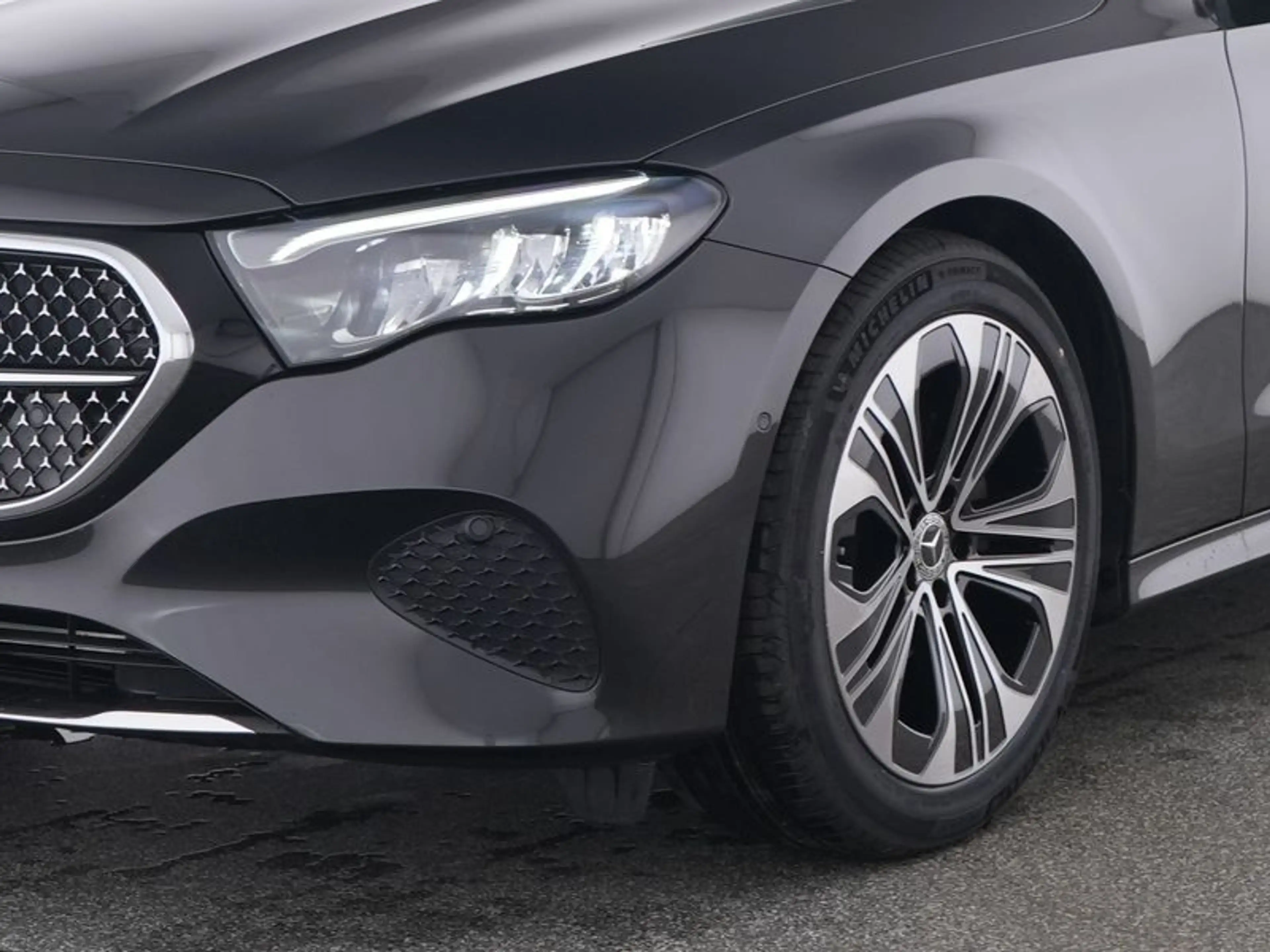Mercedes-Benz E 220 d T PANO/AHK/LED/DIST/WP/RFK/KEYL — photo 9