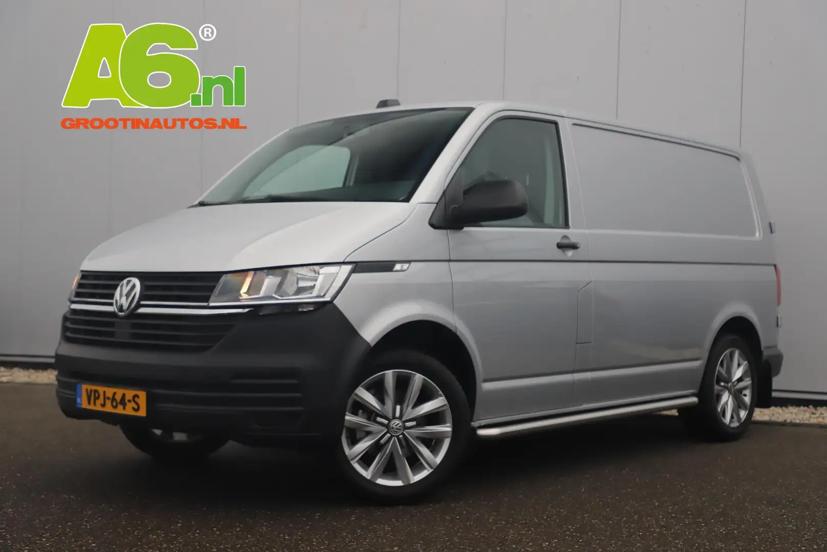 Volkswagen T6.1 Transporter 2.0 TDI L1H1 110PK 18 inch Highline LMV Carplay An Zilver - 1