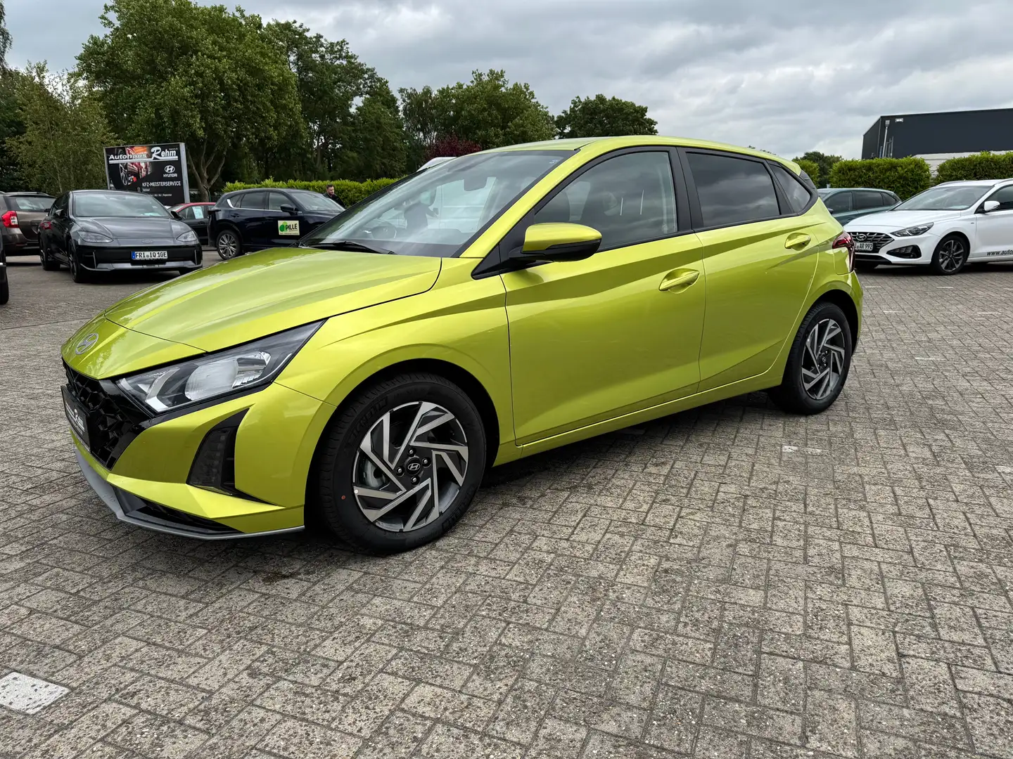 Hyundai i20 1.0 T-GDI Trend AUTOMATIK | PDC | RFK | SHZ | LHZ Gelb - 1
