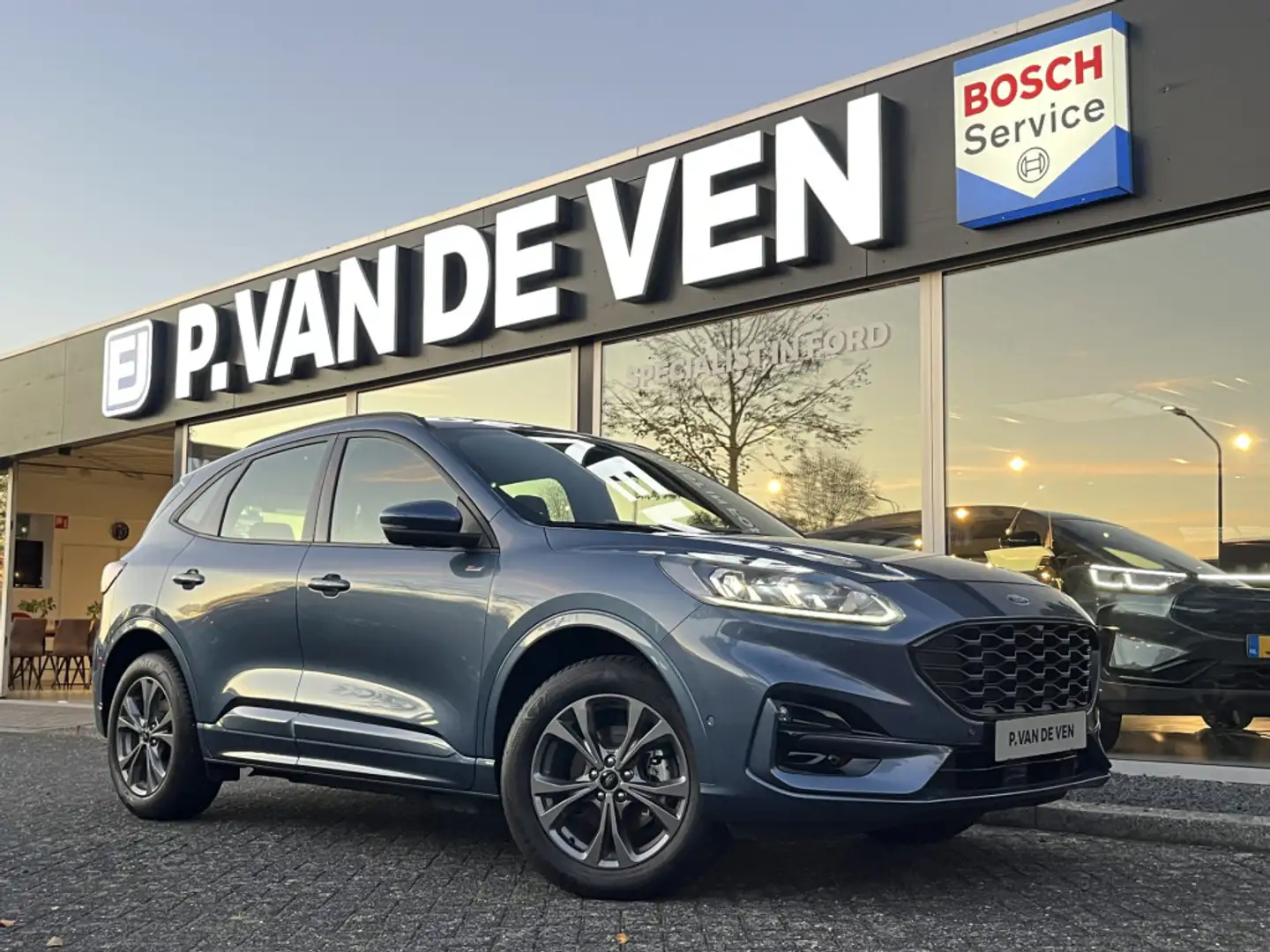 Ford Kuga 2.5 PHEV ST-Line 225pk/165kW e-CVT Automaat | 6511 Blauw - 1