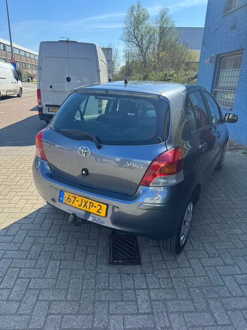 Toyota Yaris 1.3 VVTi Aspiration Bleu - 2