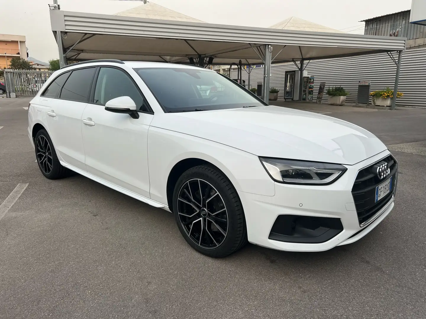 Audi A4 Avant 2.0 tfsi g-tron S line edition 170cv s-troni - 2