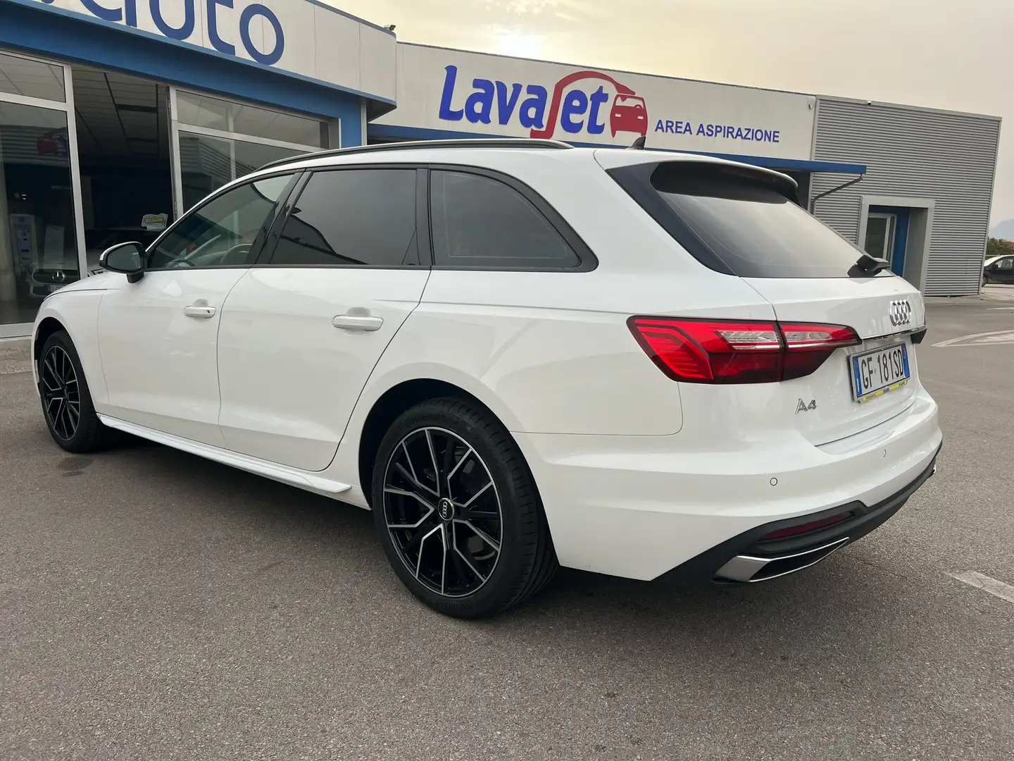 Audi A4 Avant 2.0 tfsi g-tron S line edition 170cv s-troni - 2