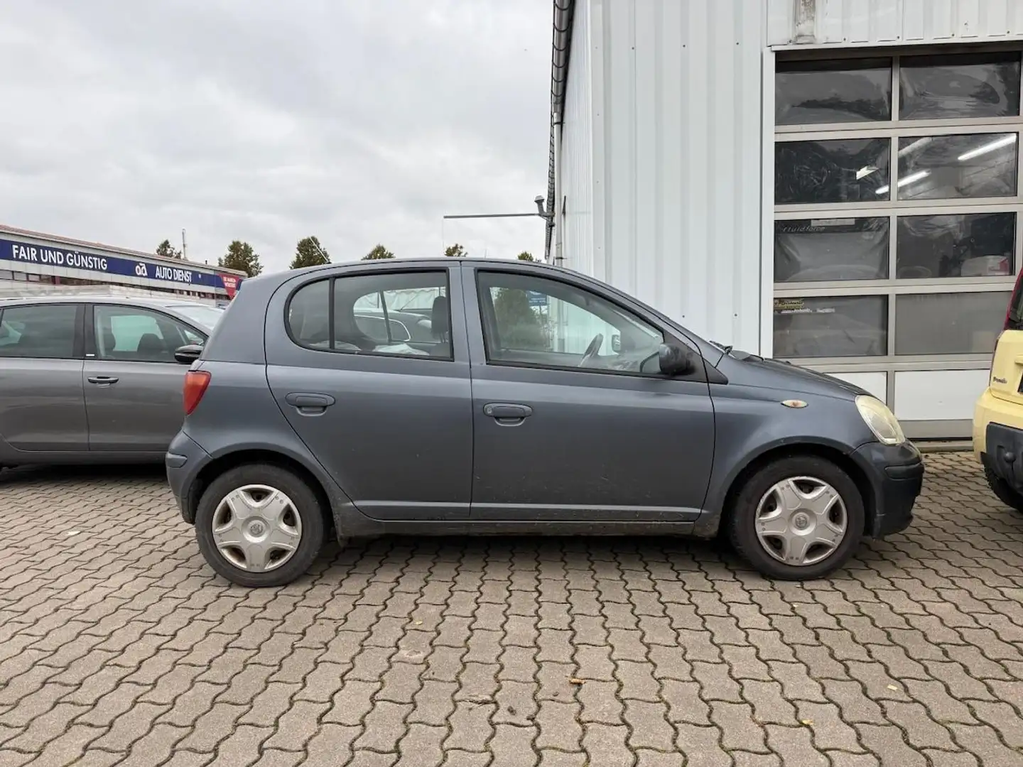 Toyota Yaris 1.0 Edition Blau - 2