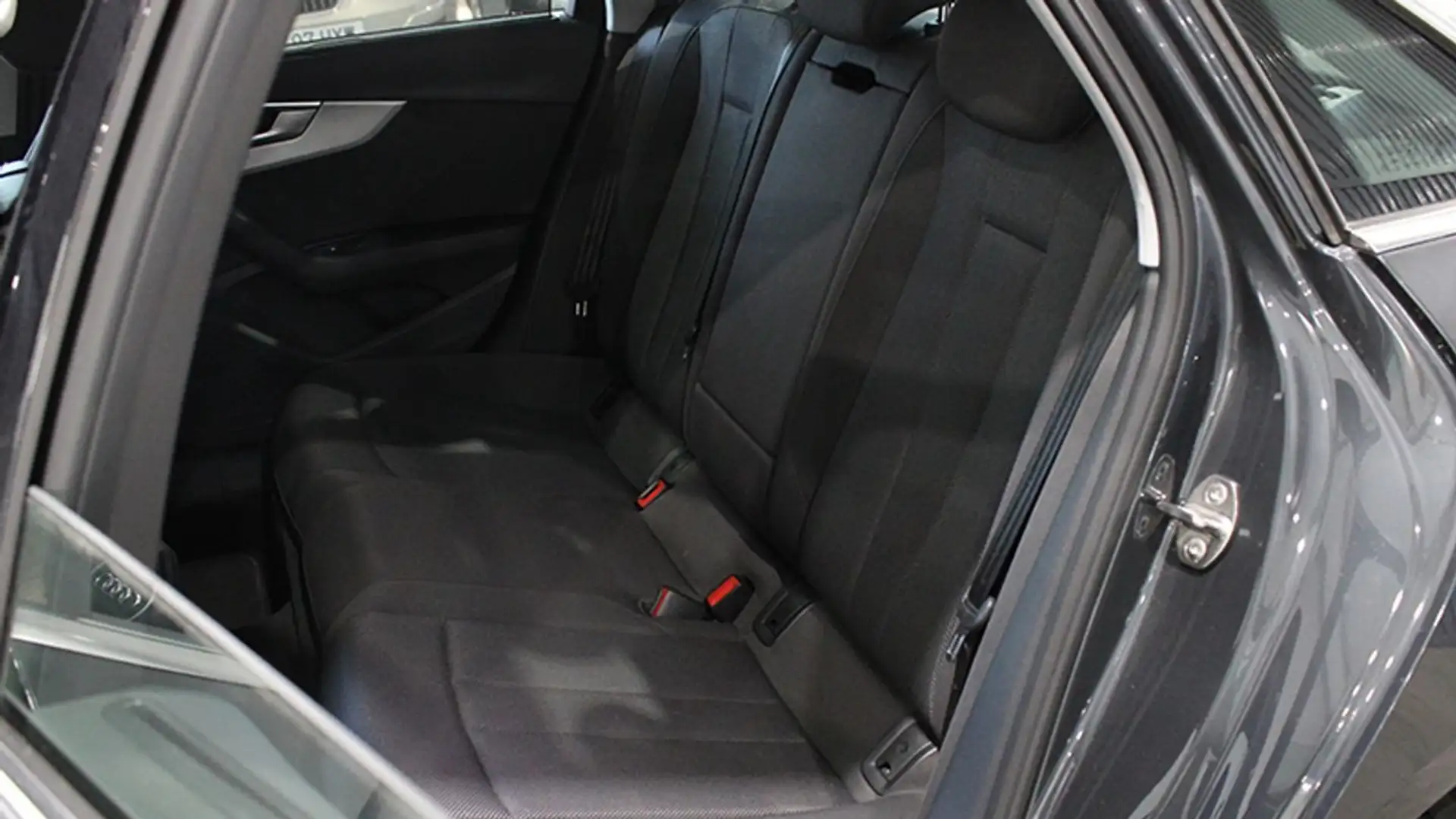 Audi A4 A4 35 2.0 tdi mhev Business 163cv s-tronic - 1